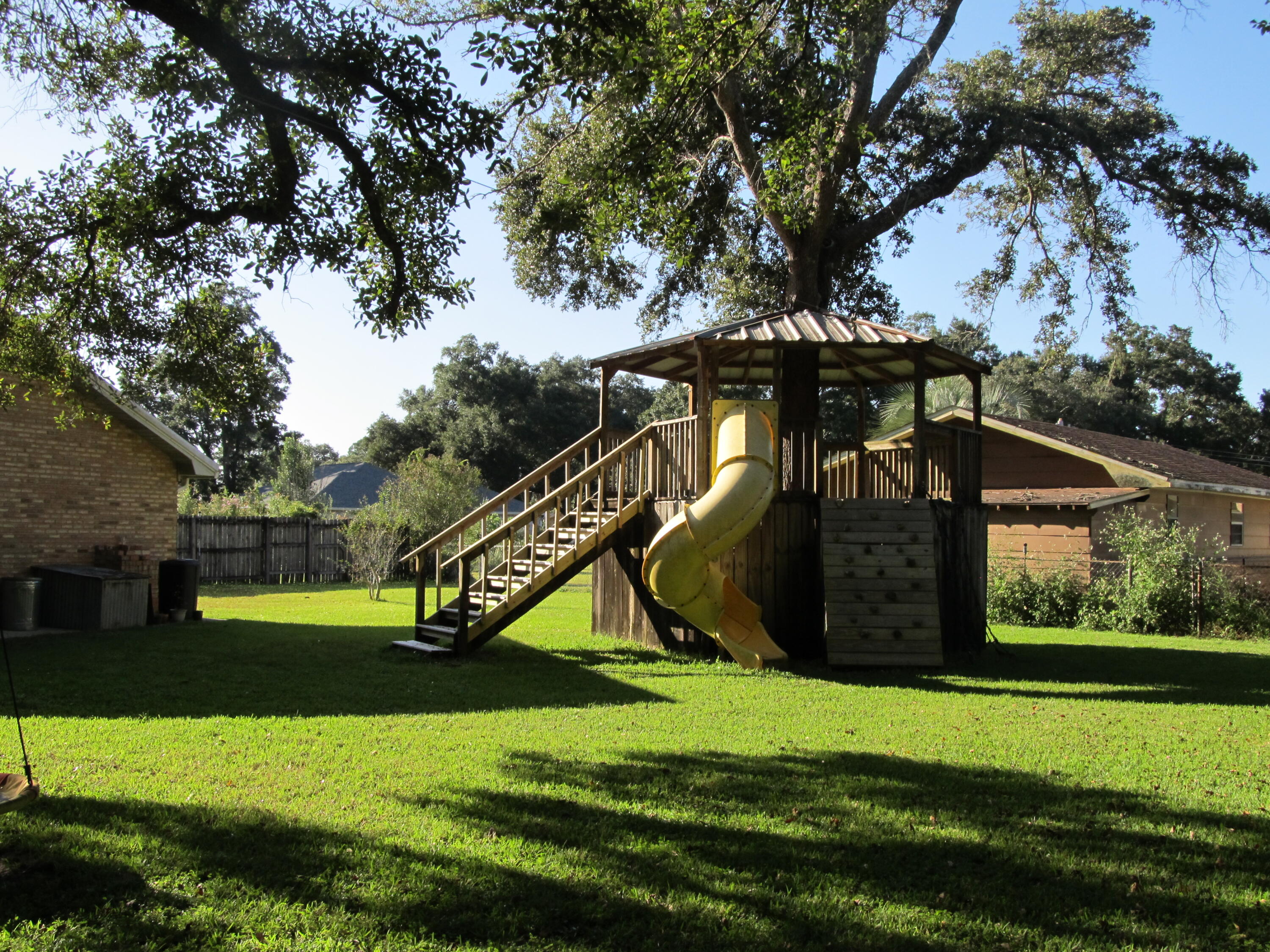 LAKE FRANCIS HOMES - Residential