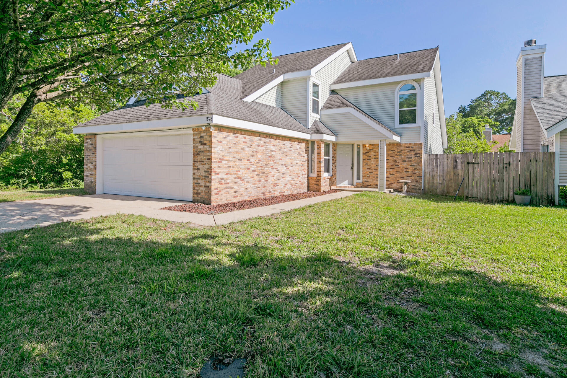 This house is move in ready and is conveniently located in Fort Walton Beach. Cathedral ceilings and lots of natural light in the living room. Nice sized yard that is great for kids and pets. The roof was replaced in 2014 and a new HVAC in 2015. Granite counter tops and stainless appliances in the kitchen. Buyer to verify all information. Owner is in the house until mid May. Showings available with at least 2 hours notice.