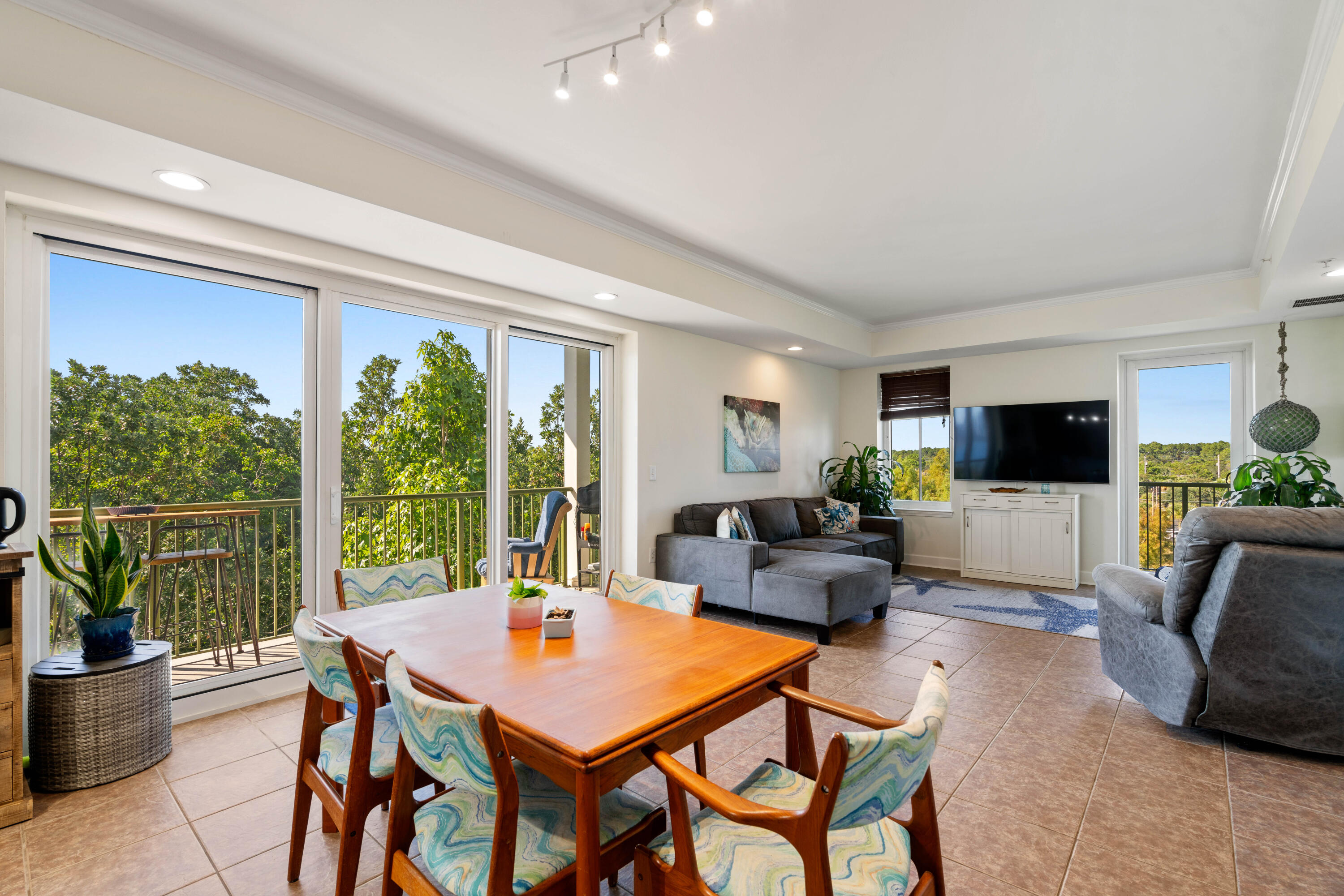 PIER 23 - Residential