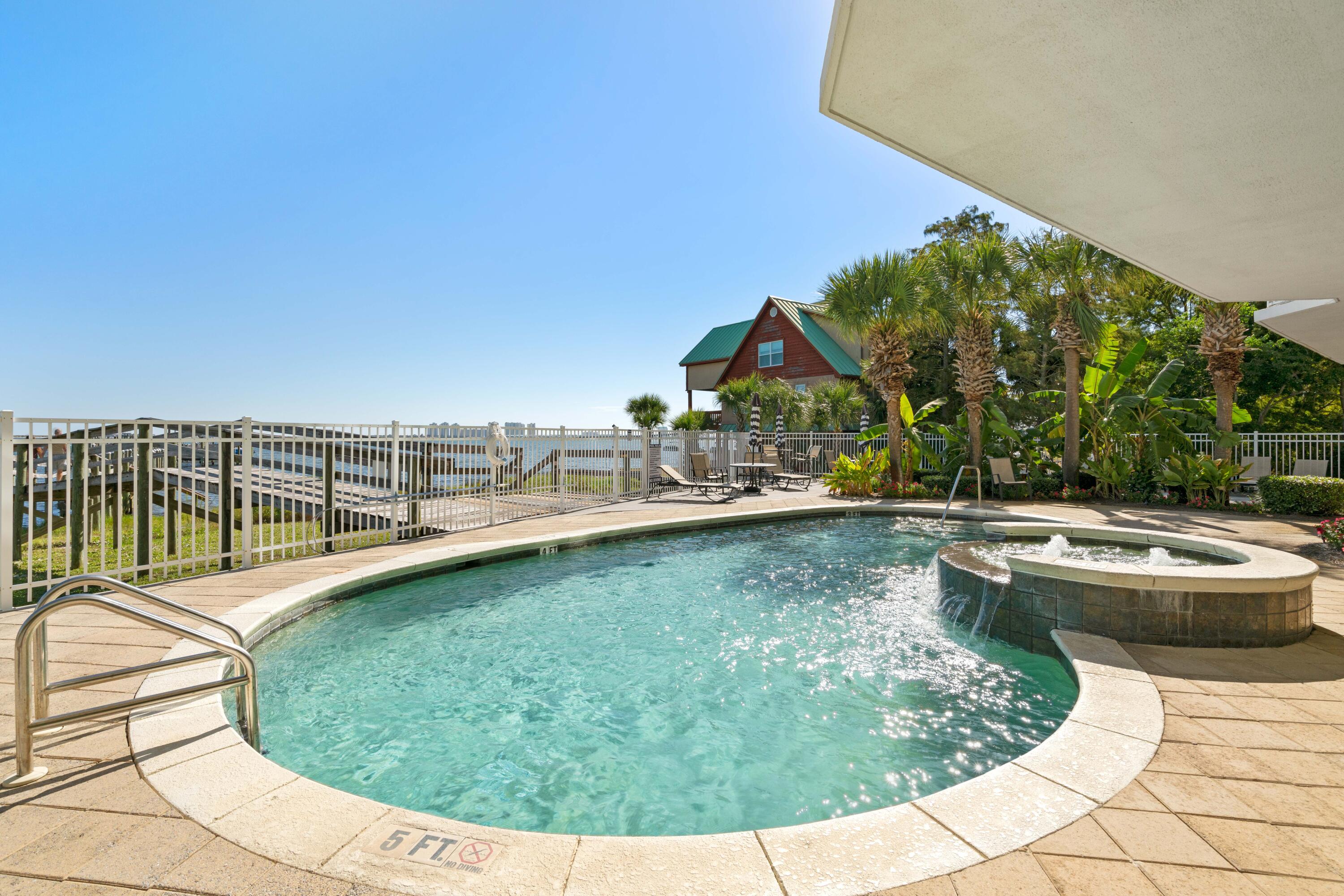 PIER 23 - Residential