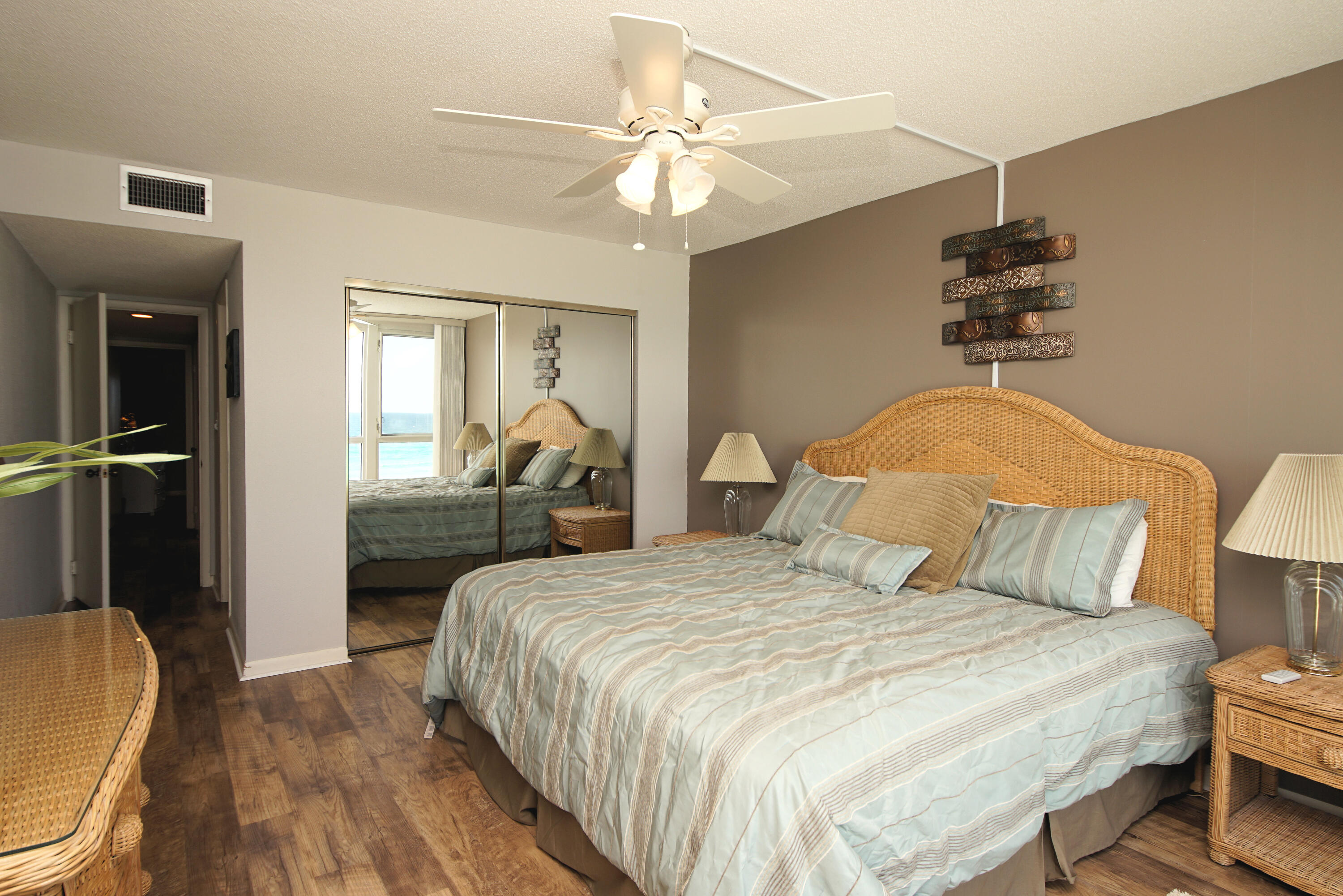 THE GRAND MARINER - Residential