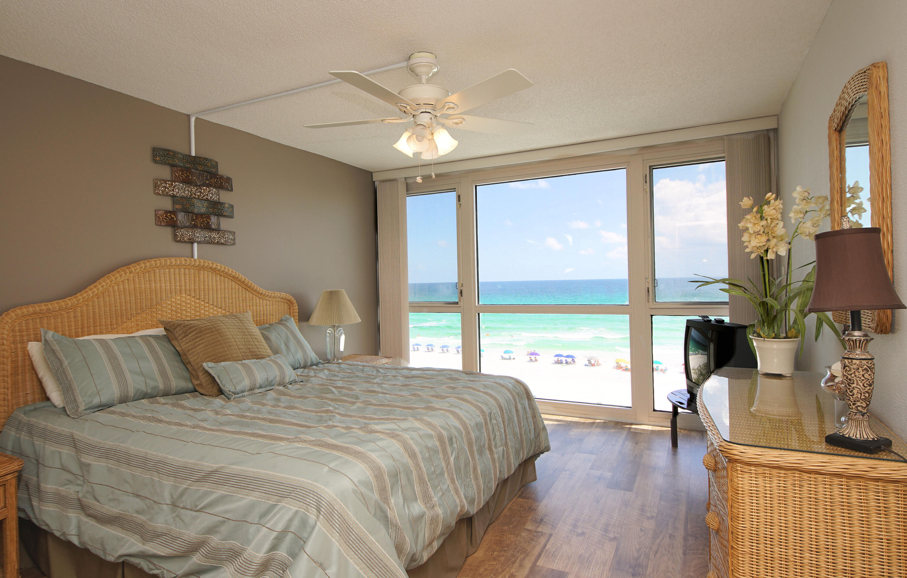 THE GRAND MARINER - Residential