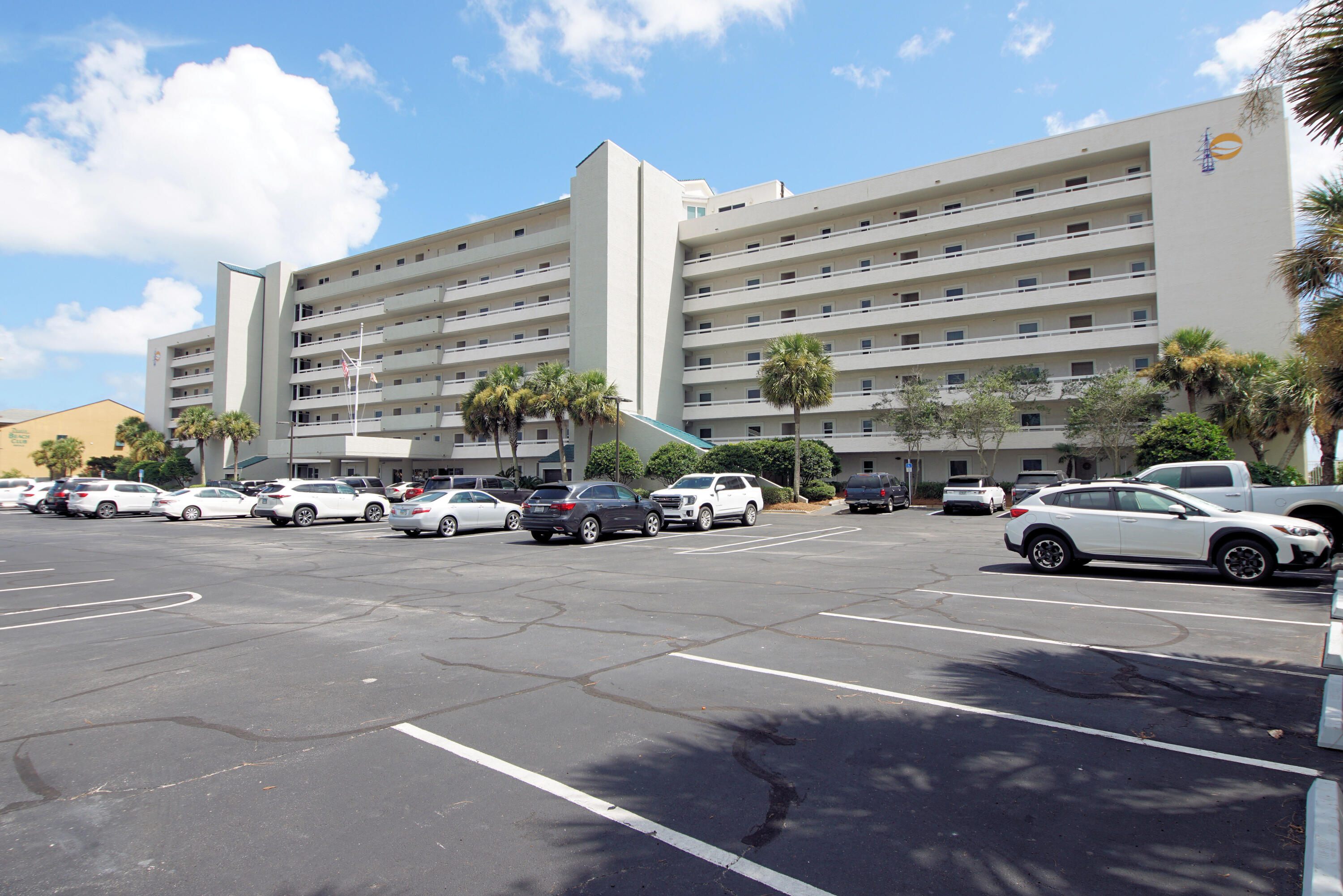 THE GRAND MARINER - Residential
