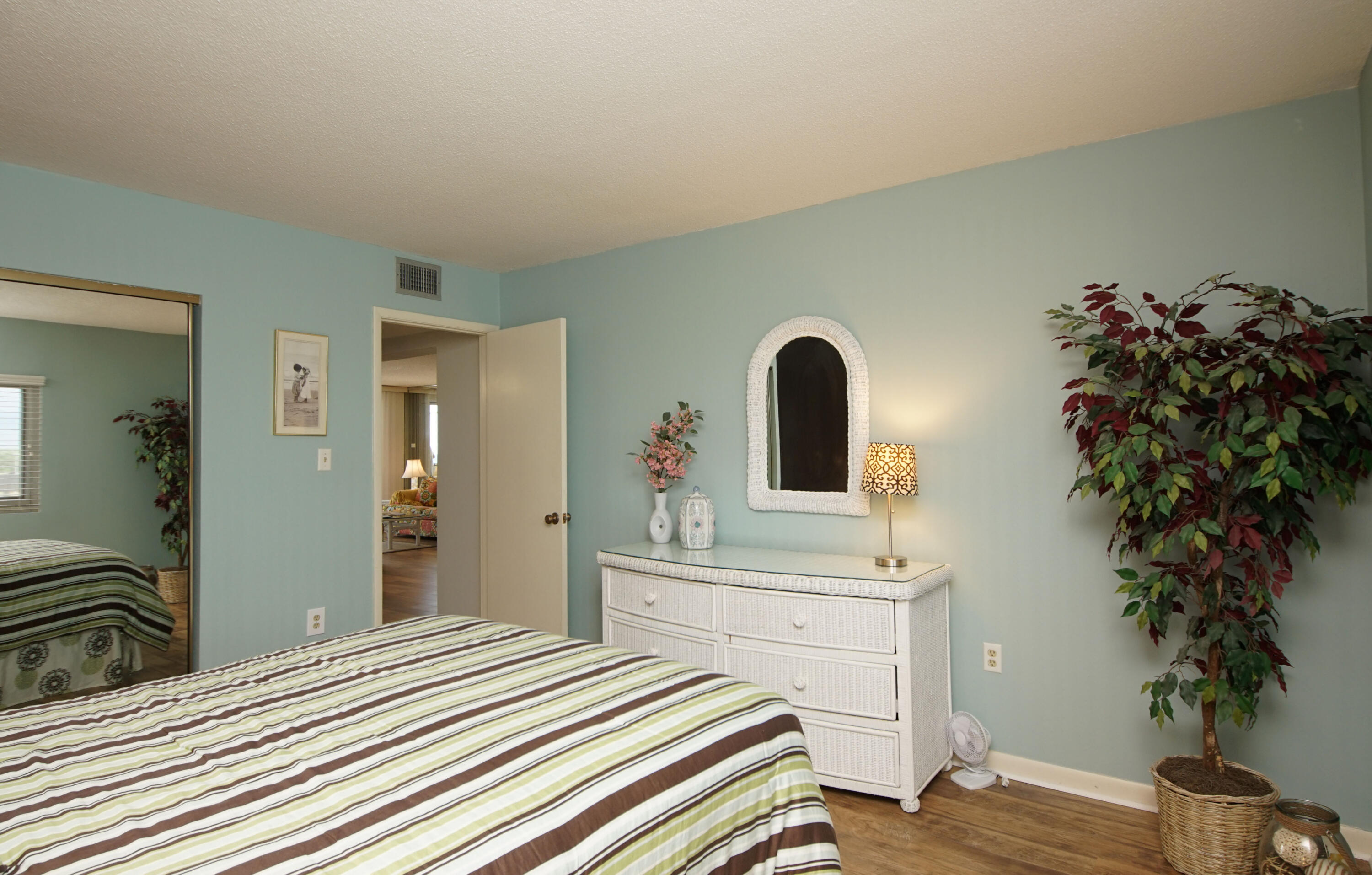THE GRAND MARINER - Residential