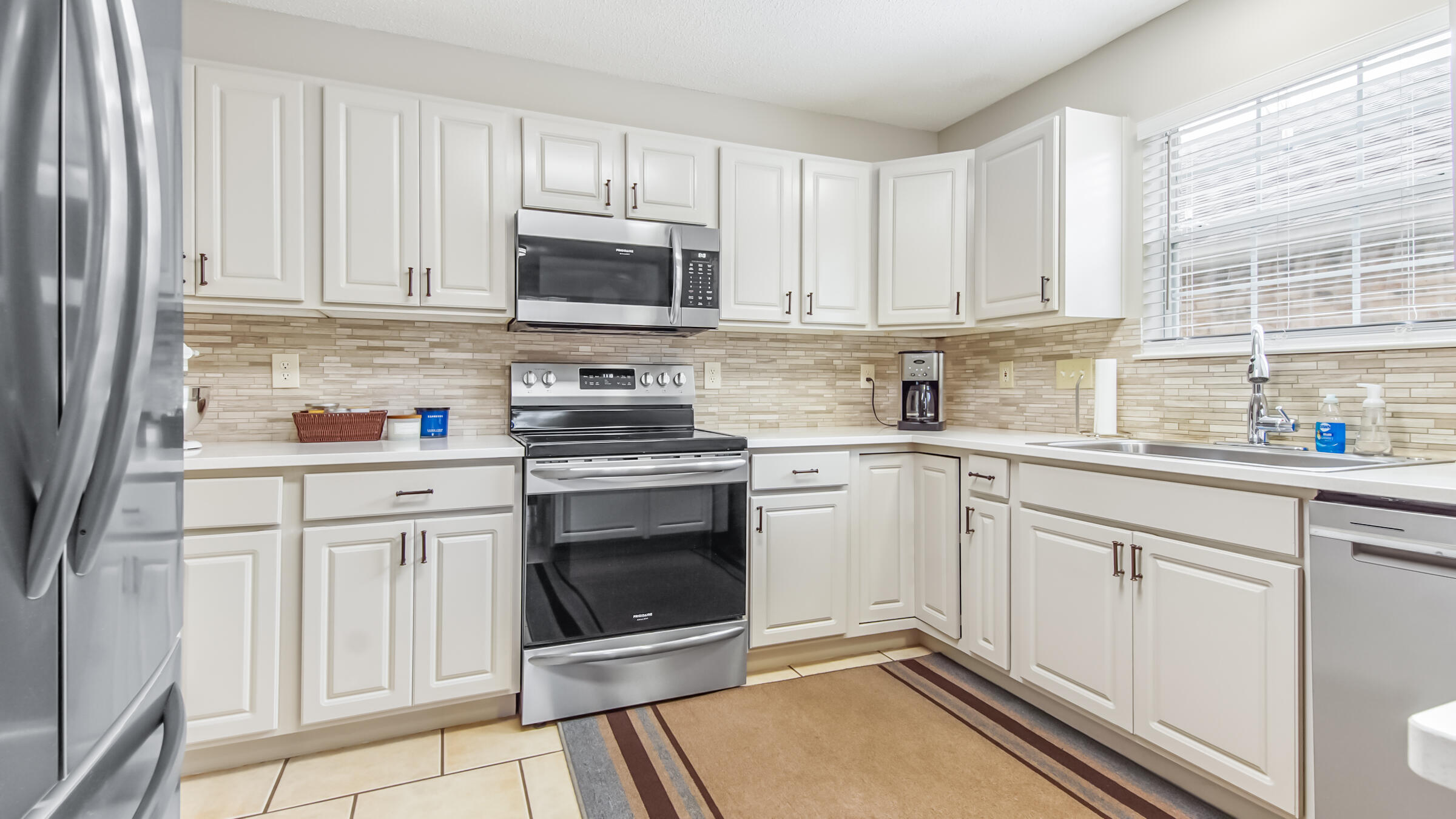 EMERALD LAKES PH 3 - Residential