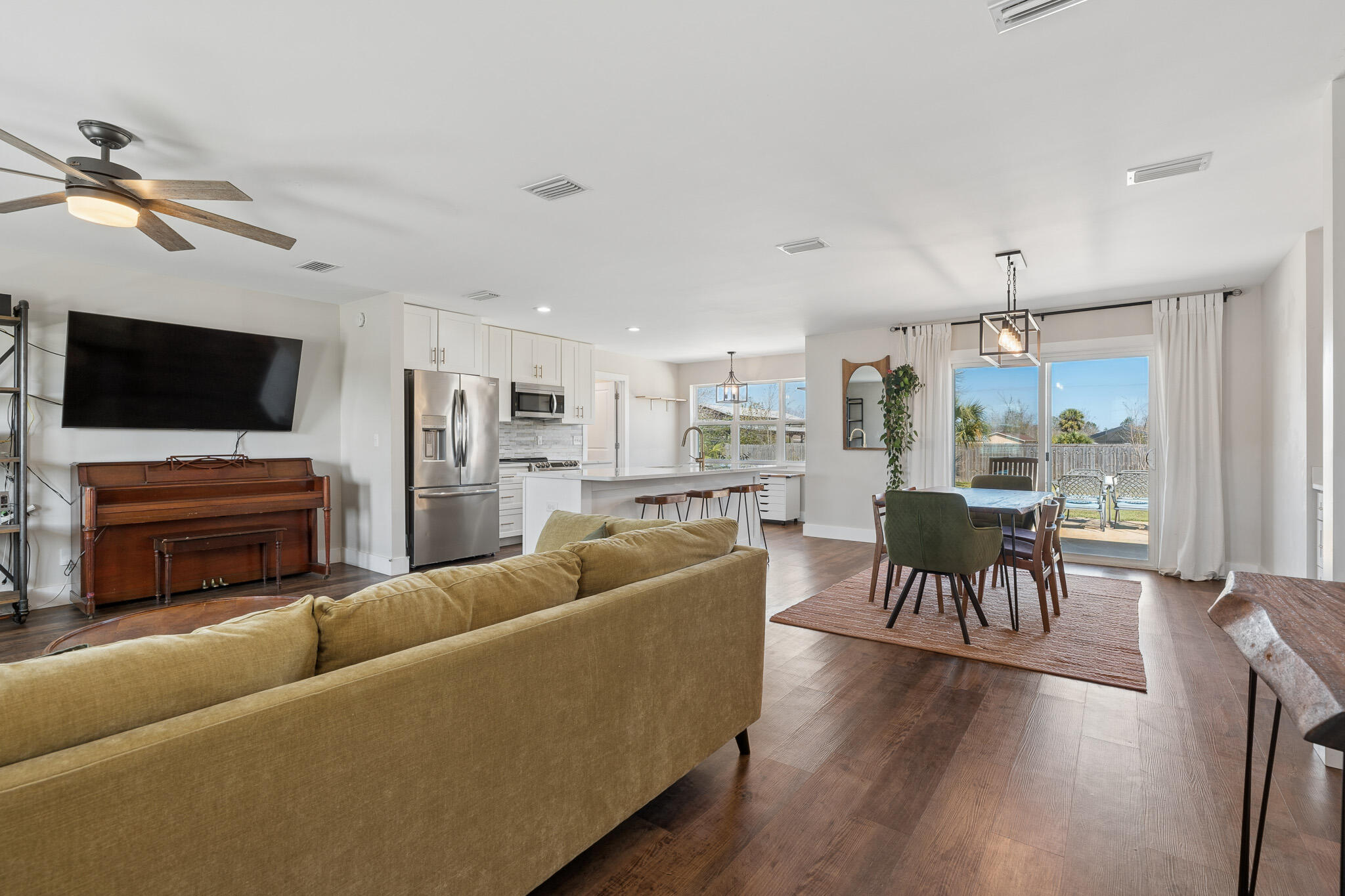 COLLEGE POINT - Residential