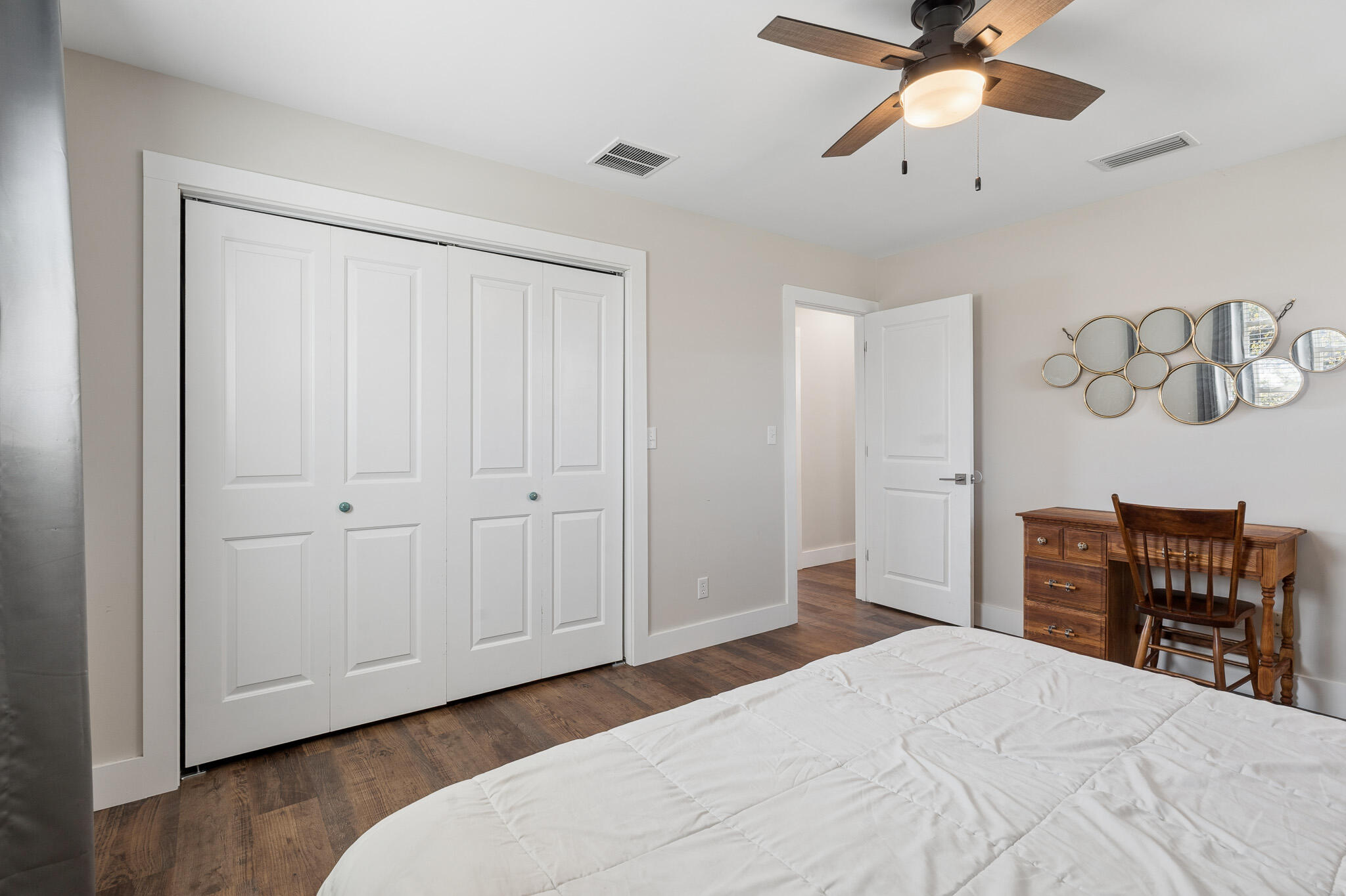 COLLEGE POINT - Residential