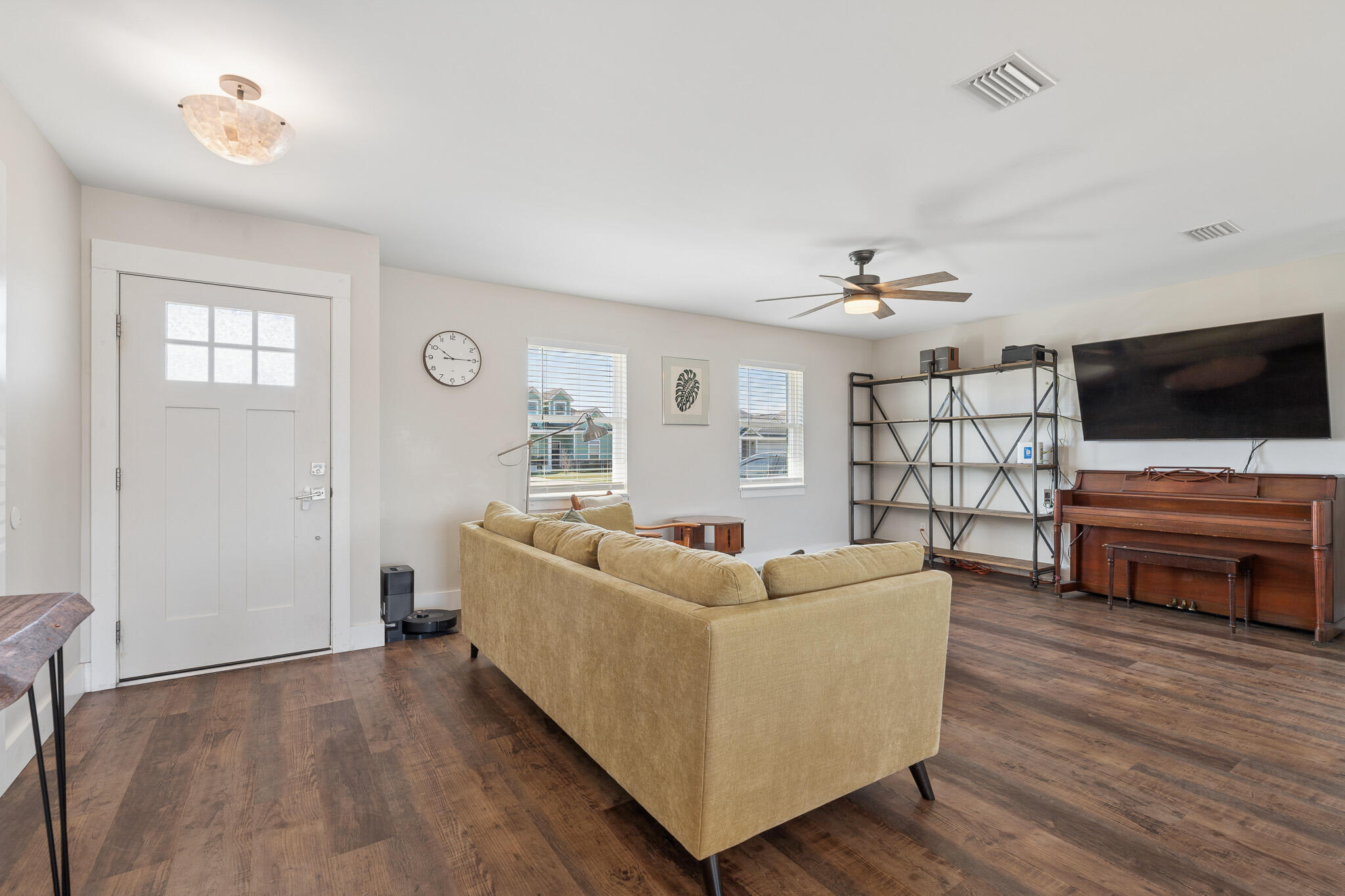 COLLEGE POINT - Residential