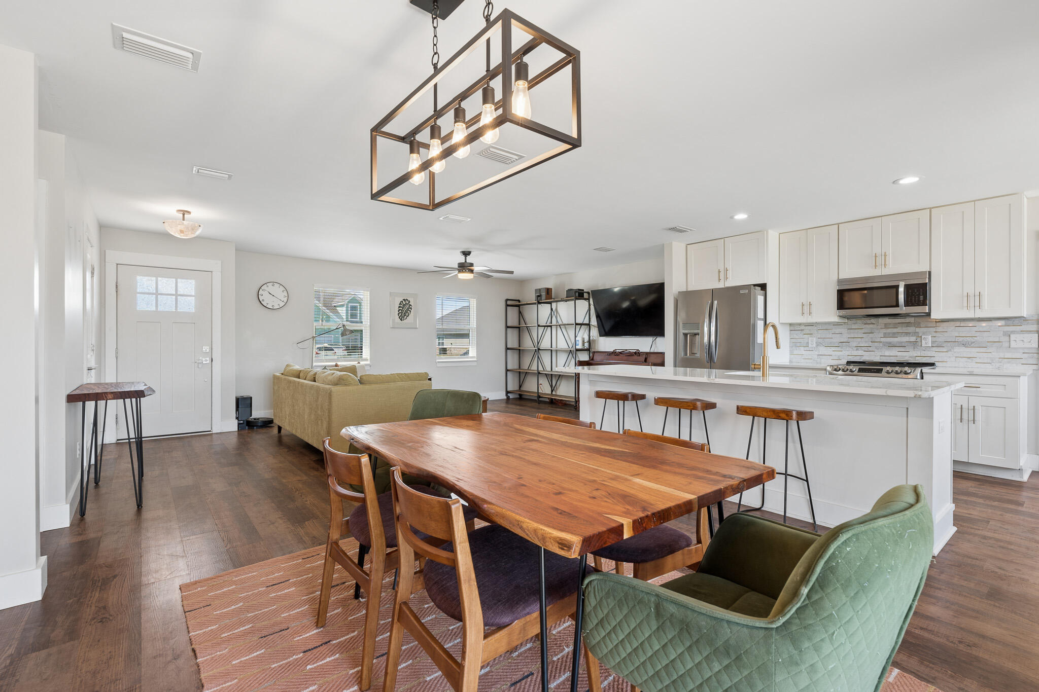 COLLEGE POINT - Residential