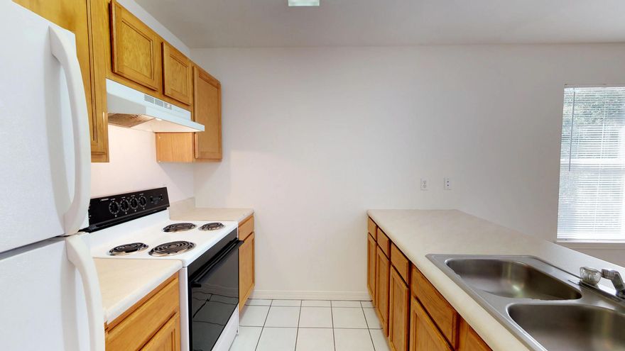 GREAT 2 BEDROOM 2 BATH 1ST FLOOR APARTMENT. LARGE UTILITY ROOM. OPEN LIVING ROOM AND KITCHEN. PATIO. CALL TODAY FOR AN APPOINTMENT TO VIEW. IDEAL FOR ROOMMATES! AVAILABLE MARCH 23, 2020
