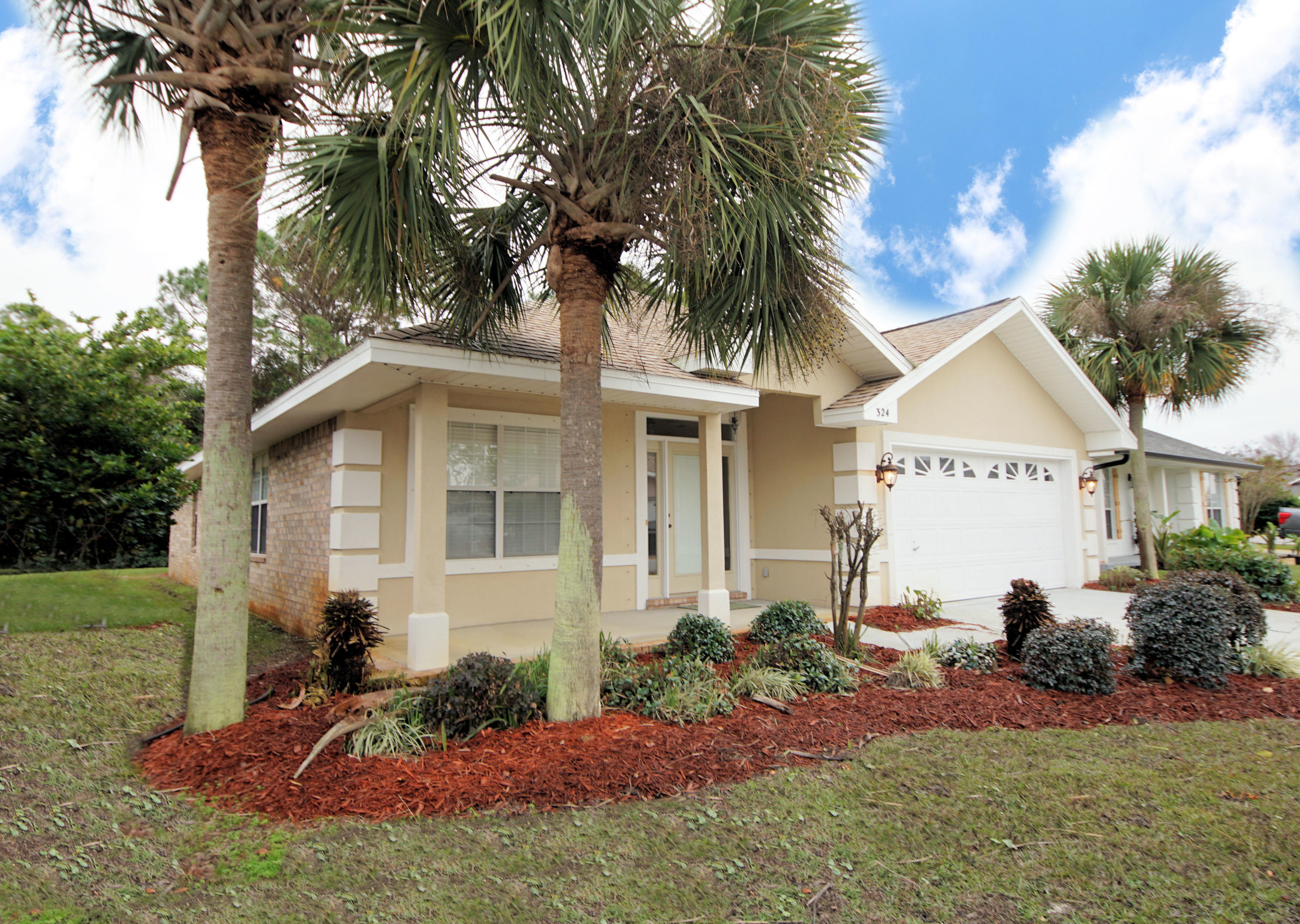 Beautiful 3 bedroom, one level home located in the gated subdivision Emerald Lakes. This immaculate home would make a great starter home or it would be perfect for those desiring to downsize. This is one of the very few one level three bedroom with a bonus room homes around! Backing up to green space guarantees there will never be any back yard neighbors! Located close to al thatl the Destin Commons has to offer as well as several other shopping and restaurants nearby! What more could you want? Come see this gem today!