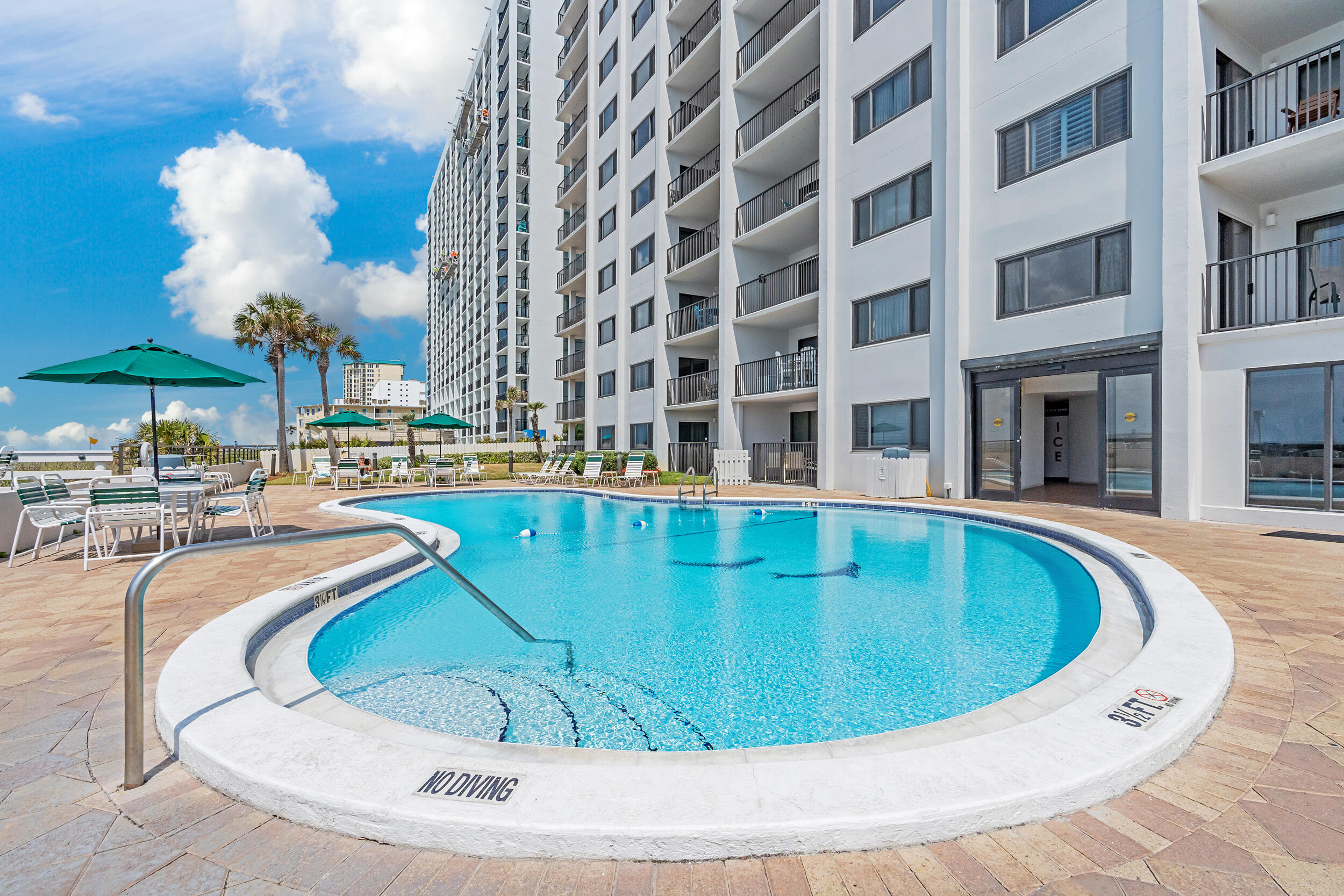 EMERALD TOWERS - Residential