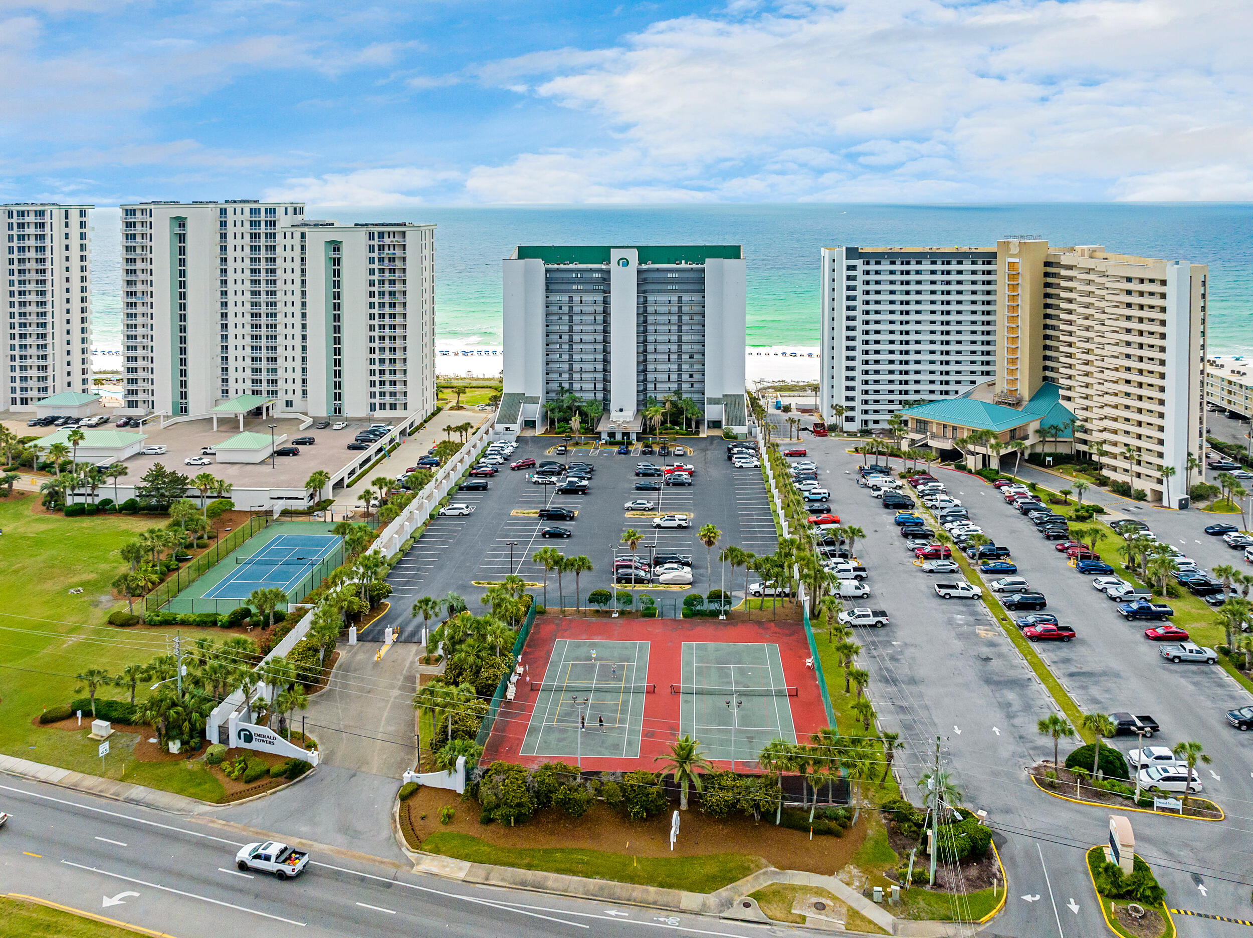 EMERALD TOWERS - Residential