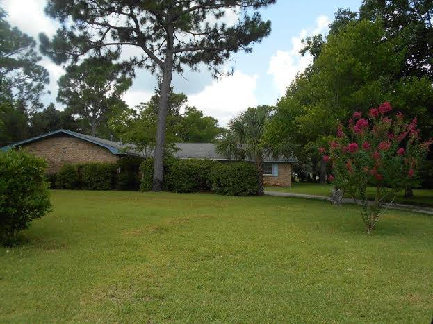 COUNTRY CLUB ESTATES - Residential