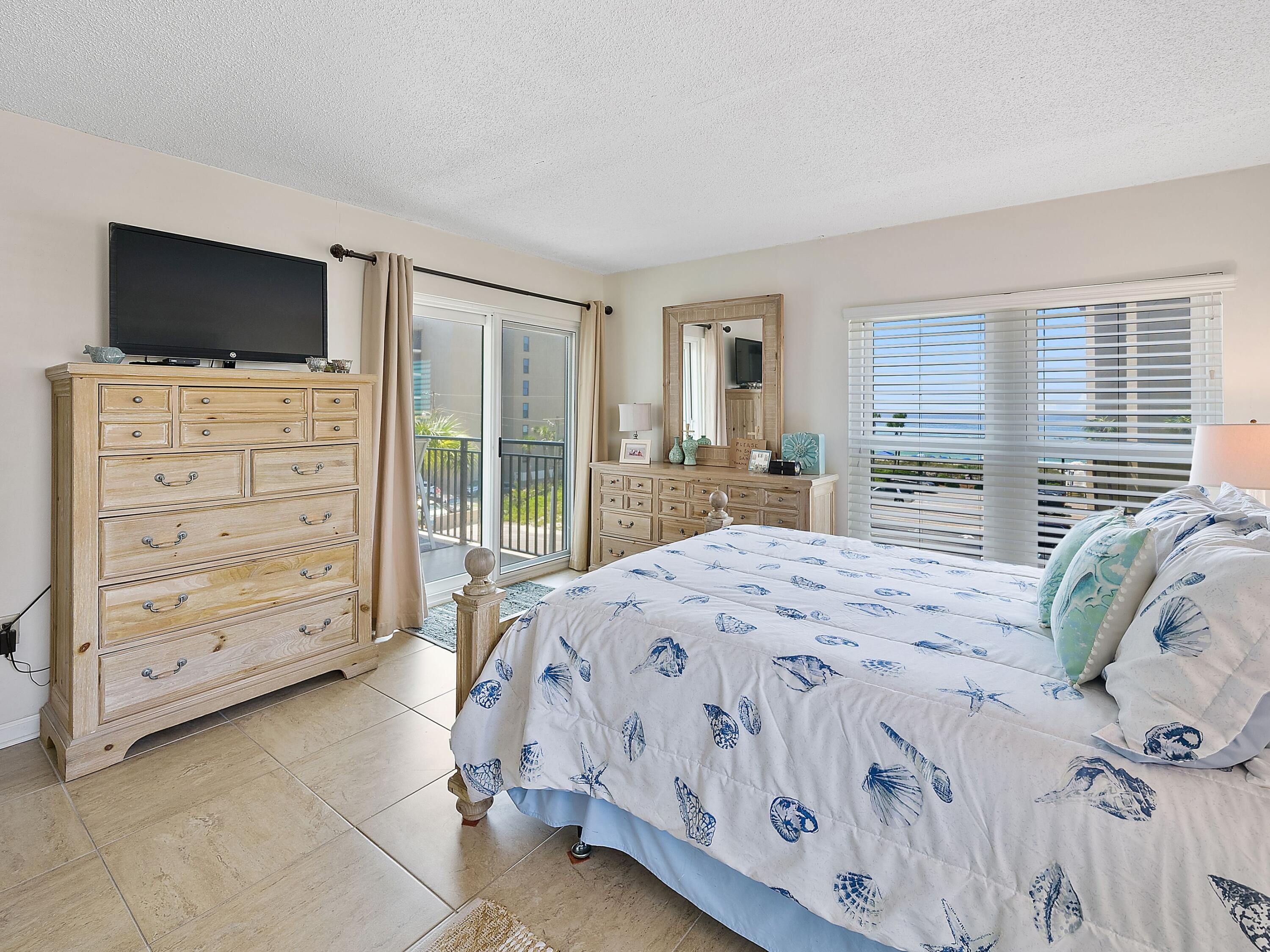 EMERALD ISLE - Residential