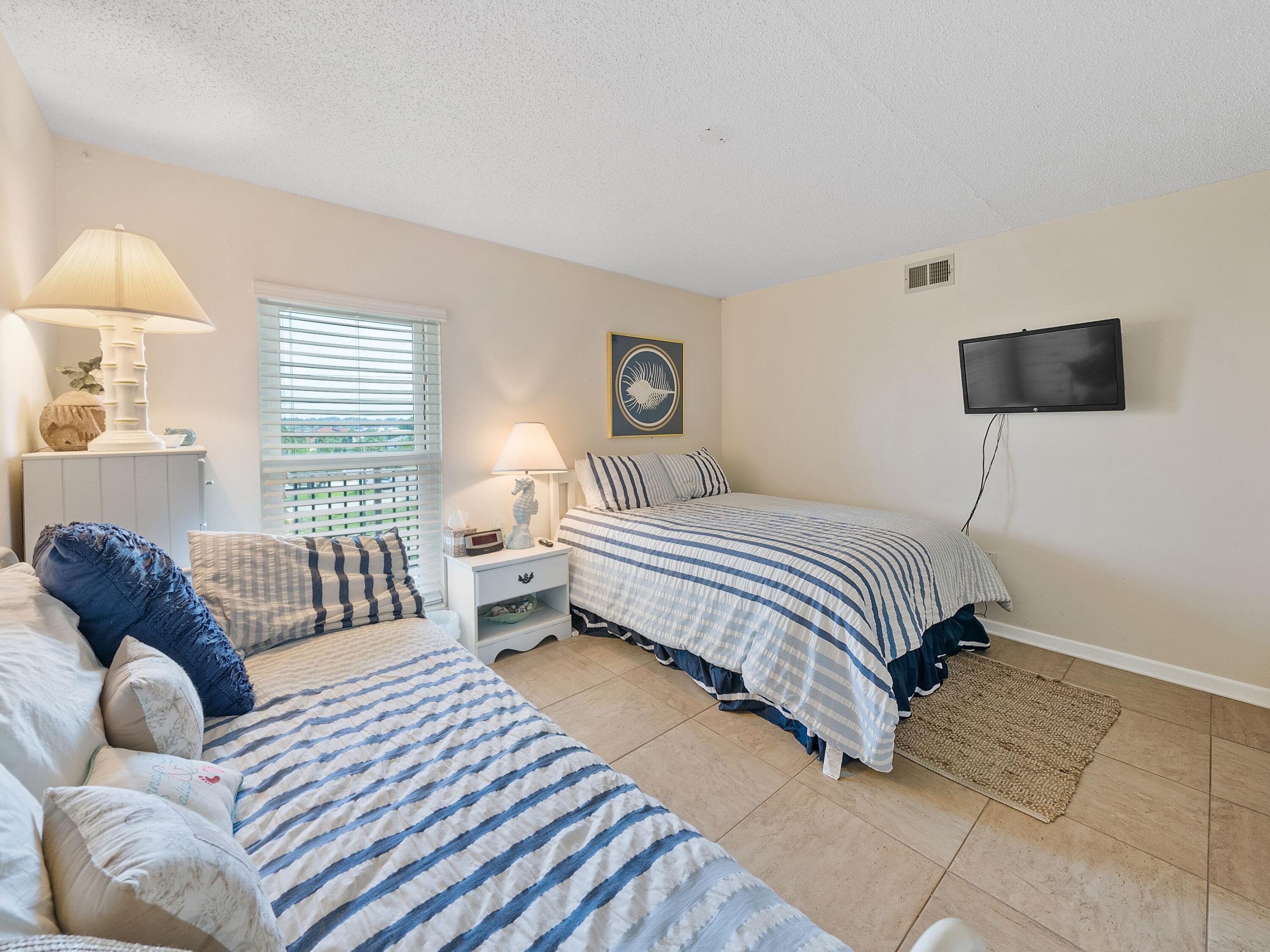 EMERALD ISLE - Residential