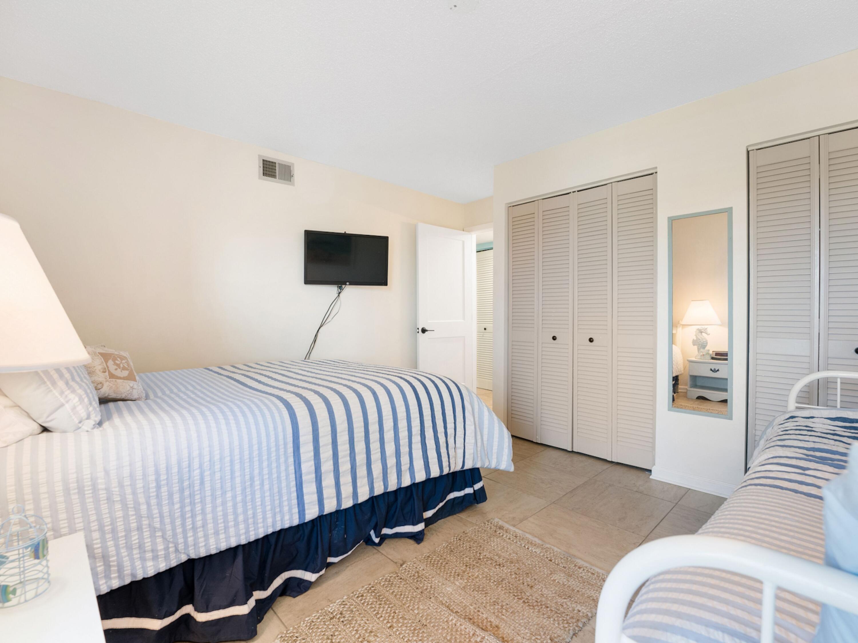 EMERALD ISLE - Residential