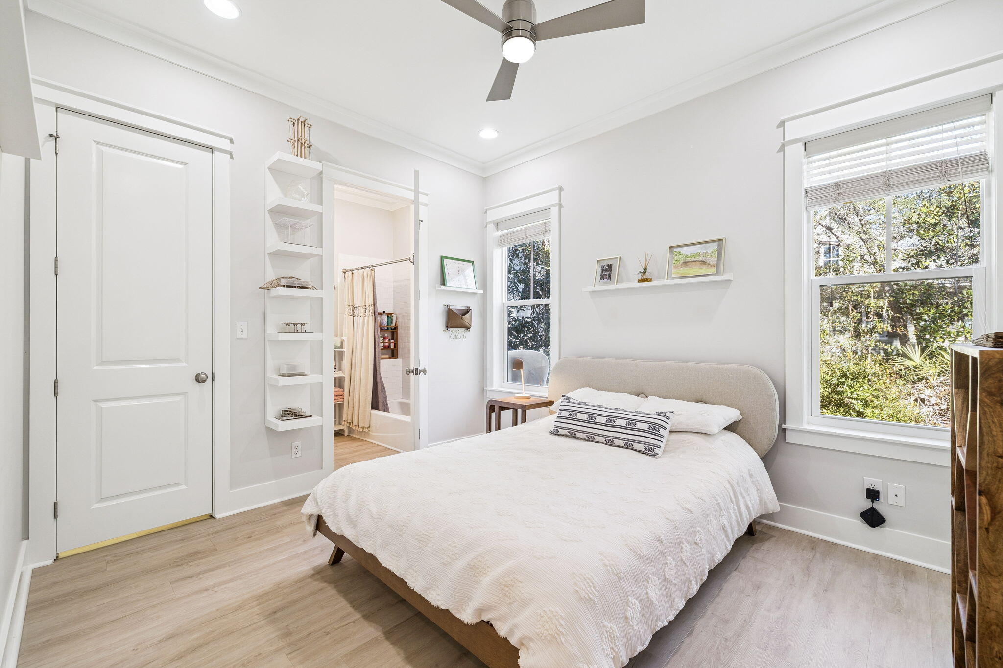 FOREST LAKES - Residential