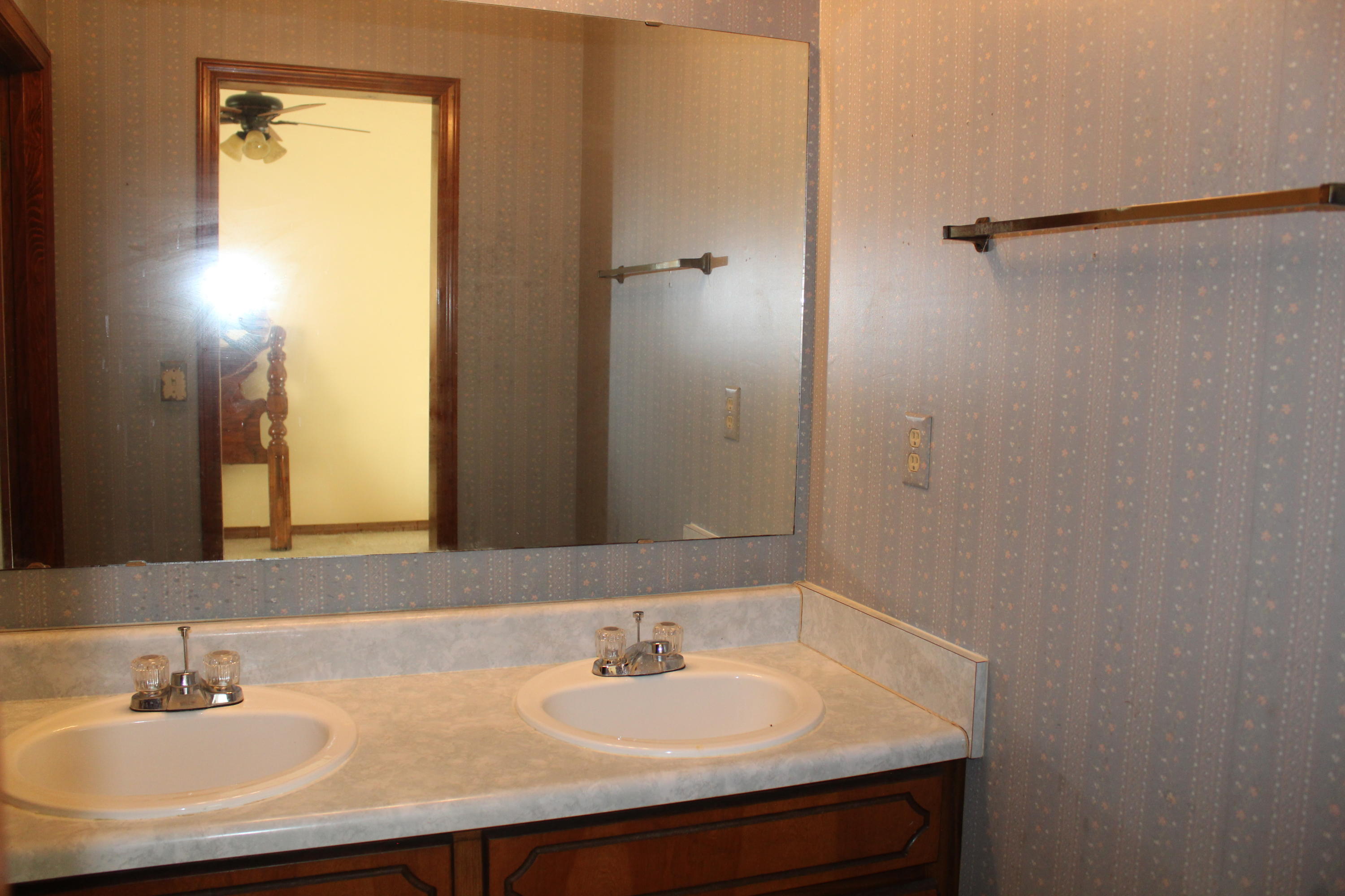 RANSOM PINES AMEND LOT 16 - Residential Lease