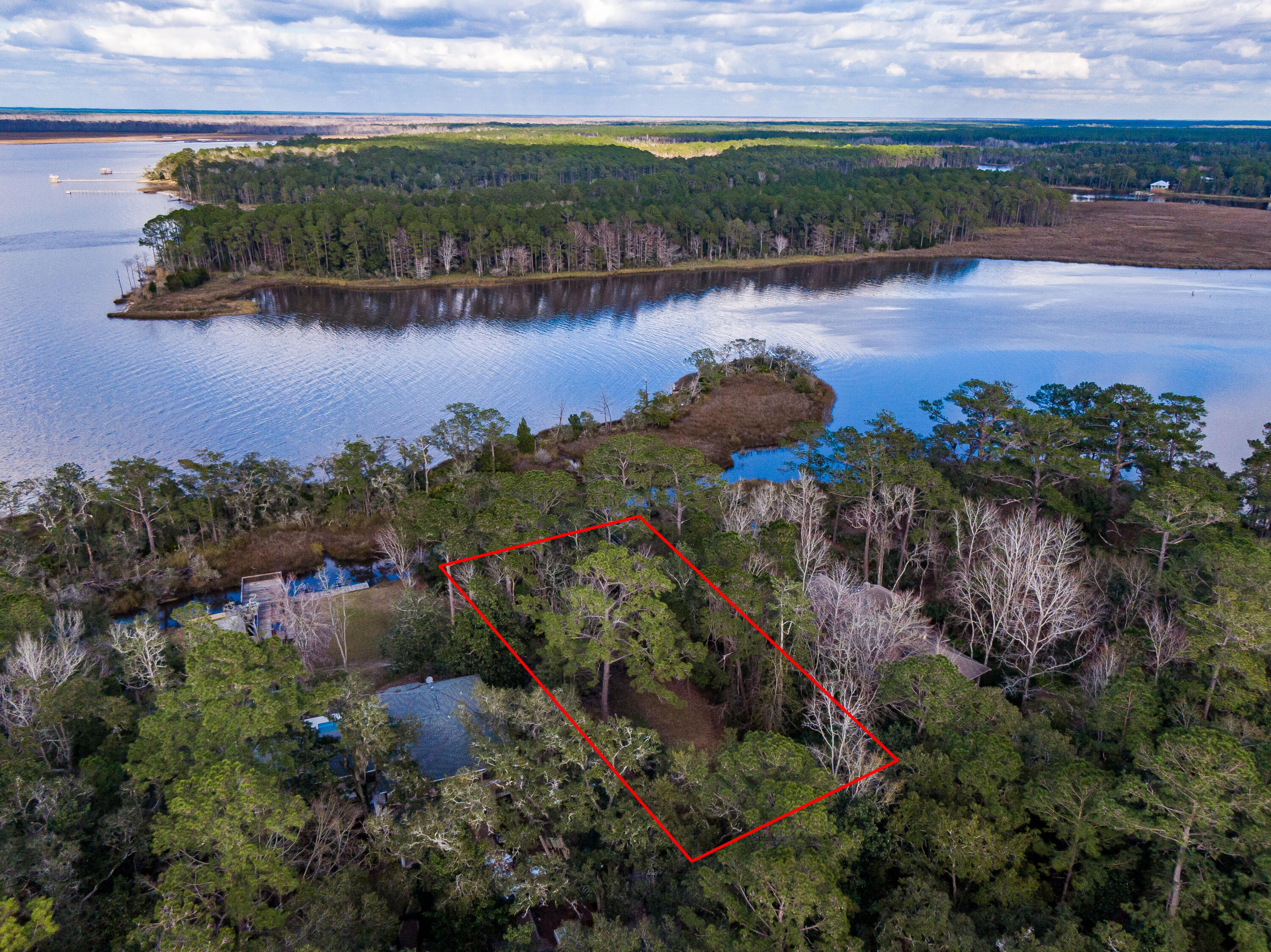 SHALLOWS S/D THE - Land