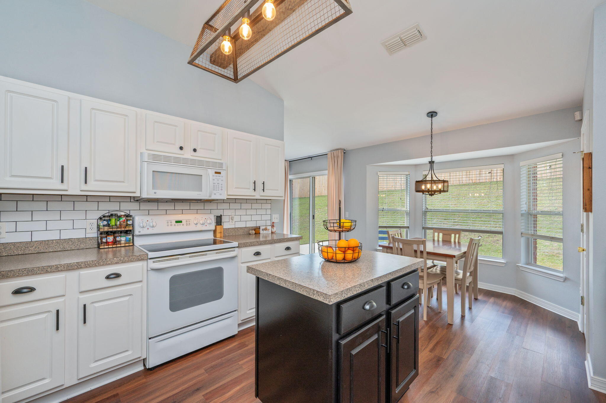 COUNTRYVIEW ESTATES 10TH ADDN - Residential