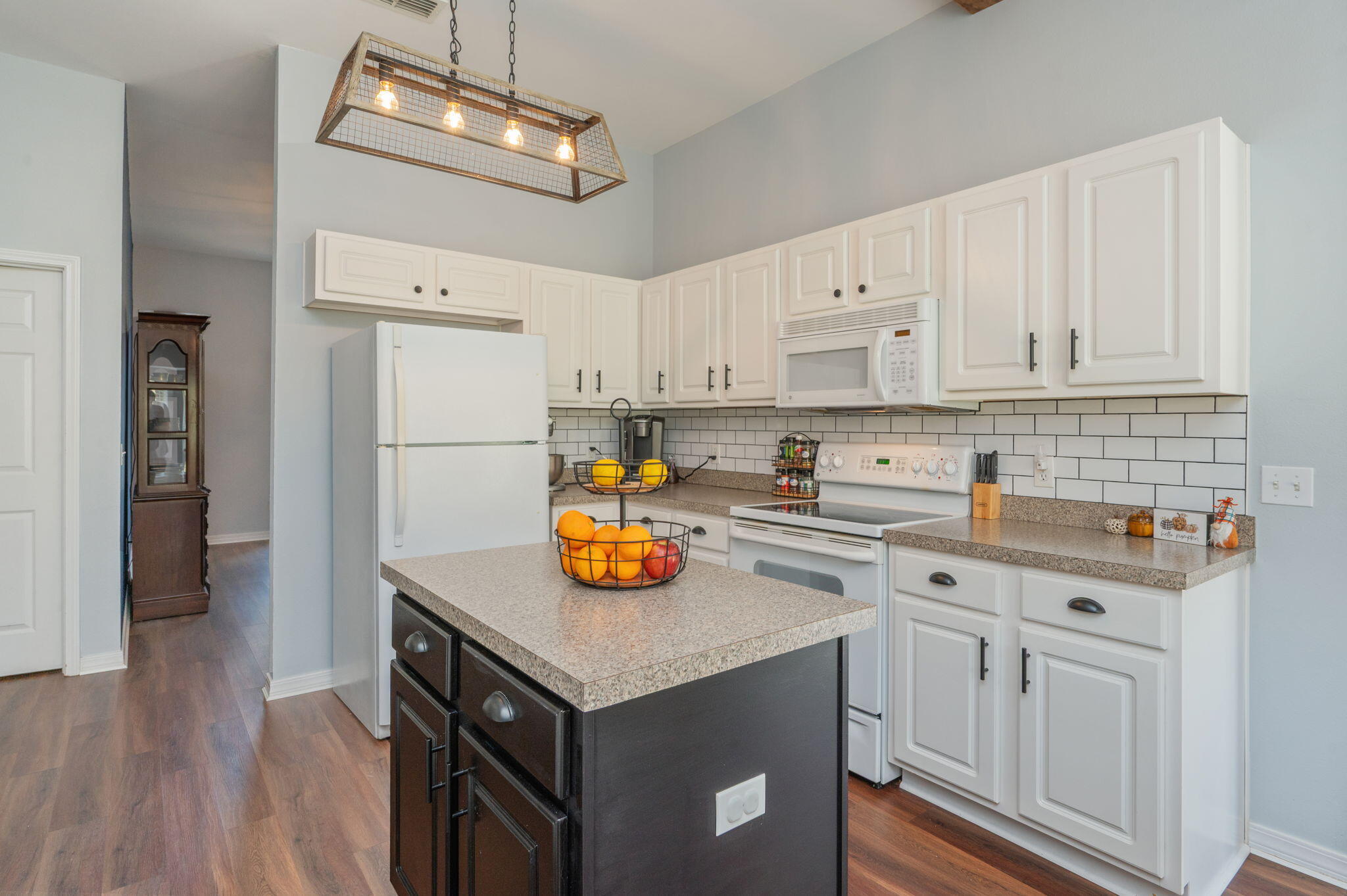 COUNTRYVIEW ESTATES 10TH ADDN - Residential