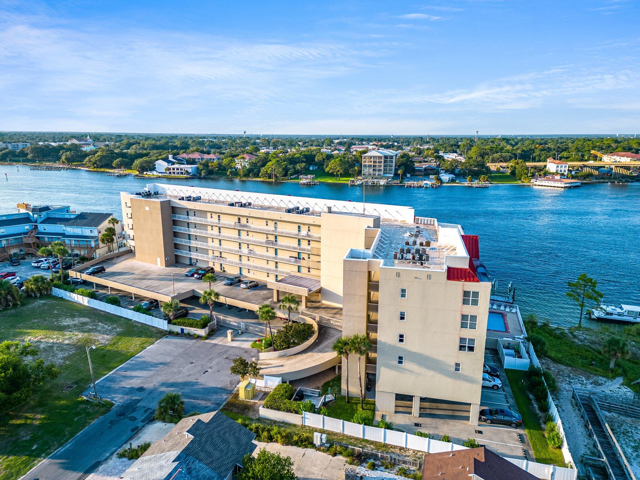 PALM COURT YACHT CLUB - Residential