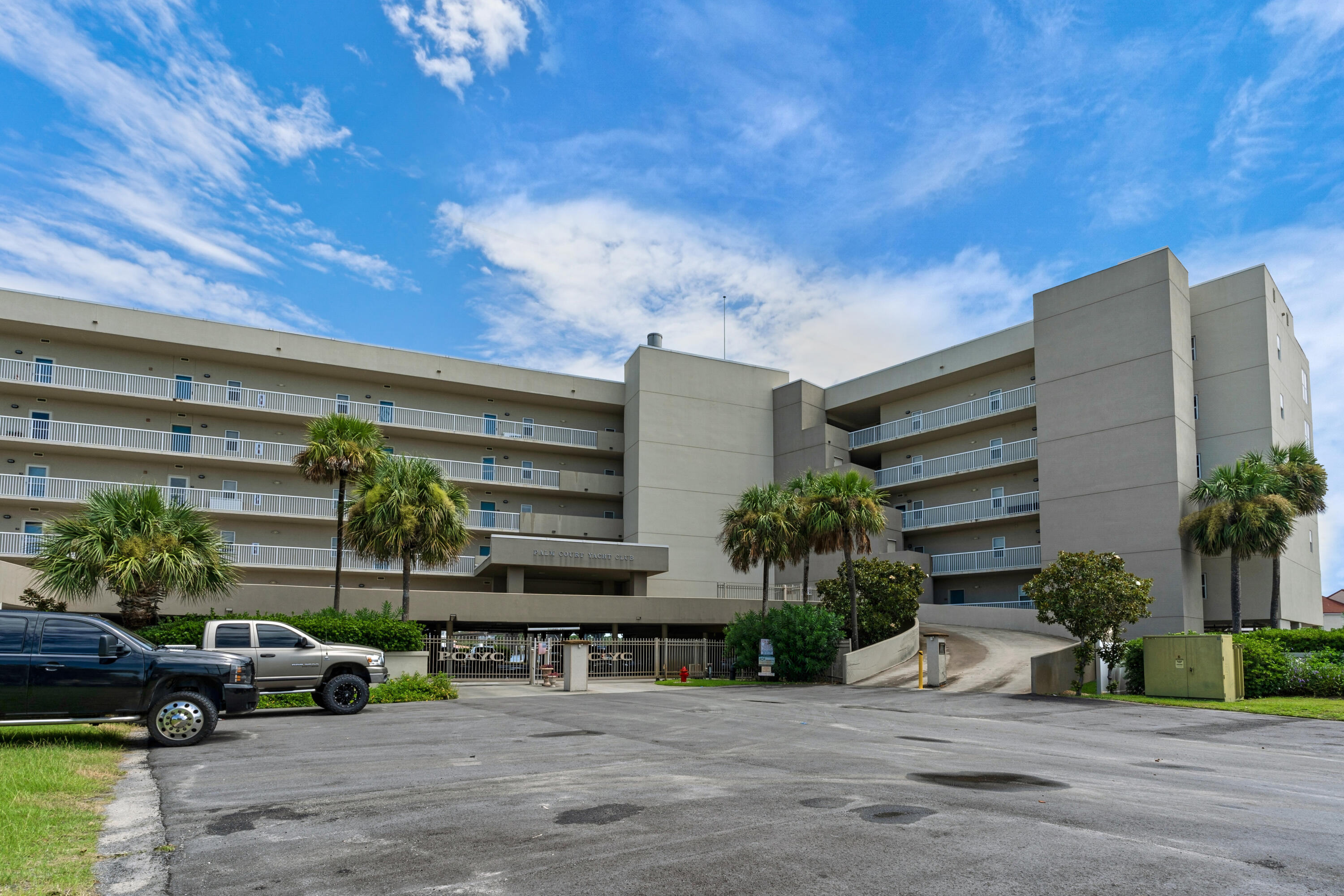 PALM COURT YACHT CLUB - Residential