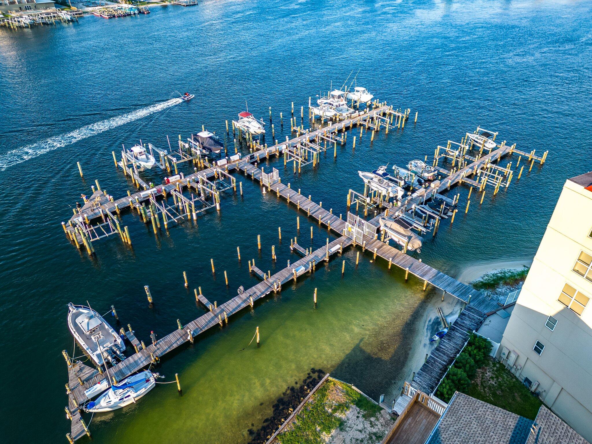 PALM COURT YACHT CLUB - Residential