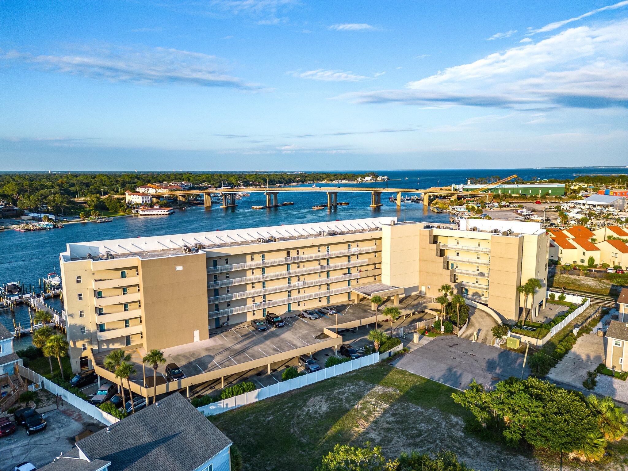 PALM COURT YACHT CLUB - Residential