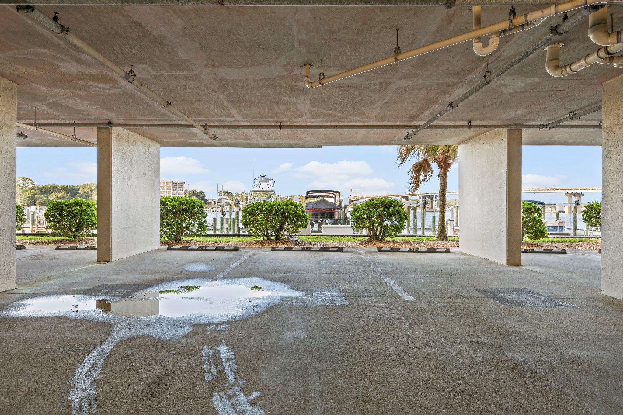 PALM COURT YACHT CLUB - Residential