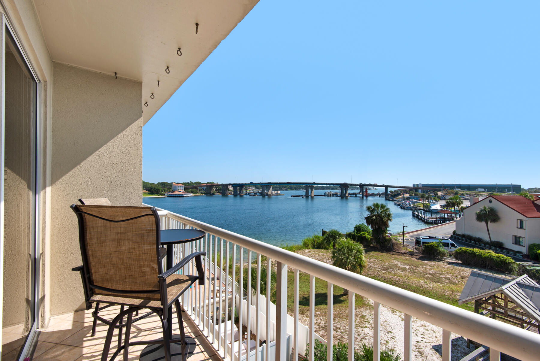 PALM COURT YACHT CLUB - Residential