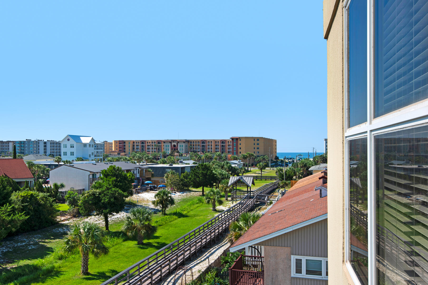 PALM COURT YACHT CLUB - Residential