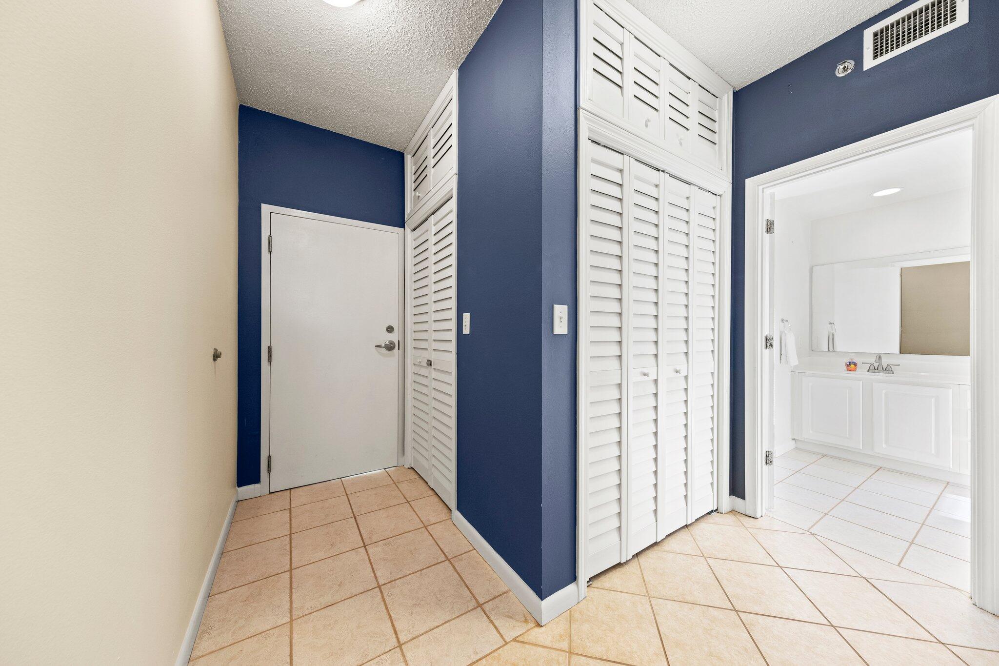 PALM COURT YACHT CLUB - Residential