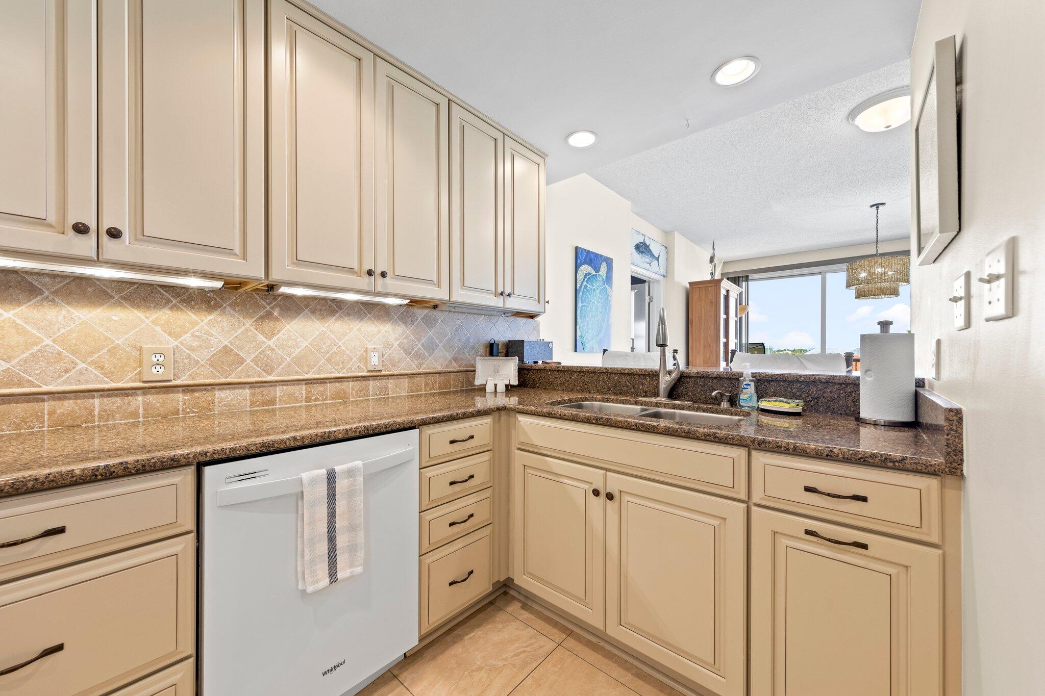 PALM COURT YACHT CLUB - Residential