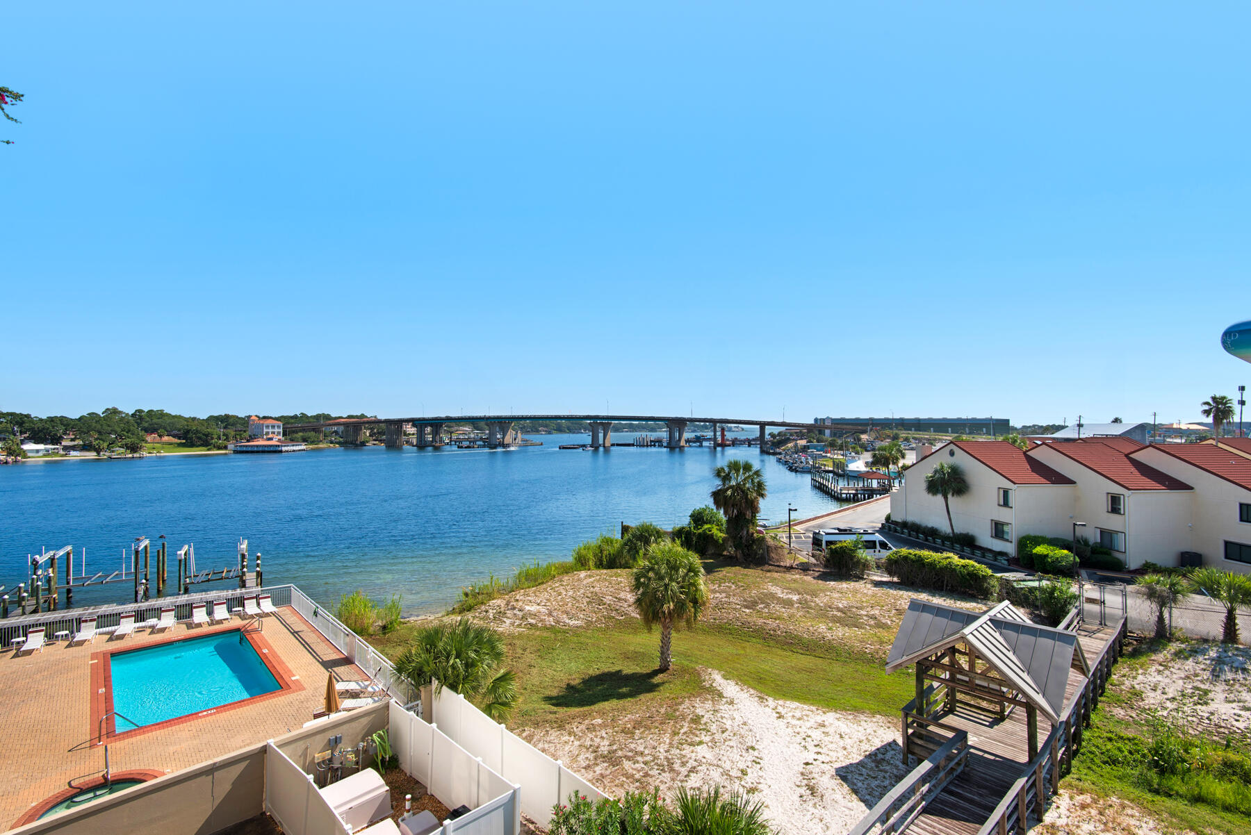 PALM COURT YACHT CLUB - Residential