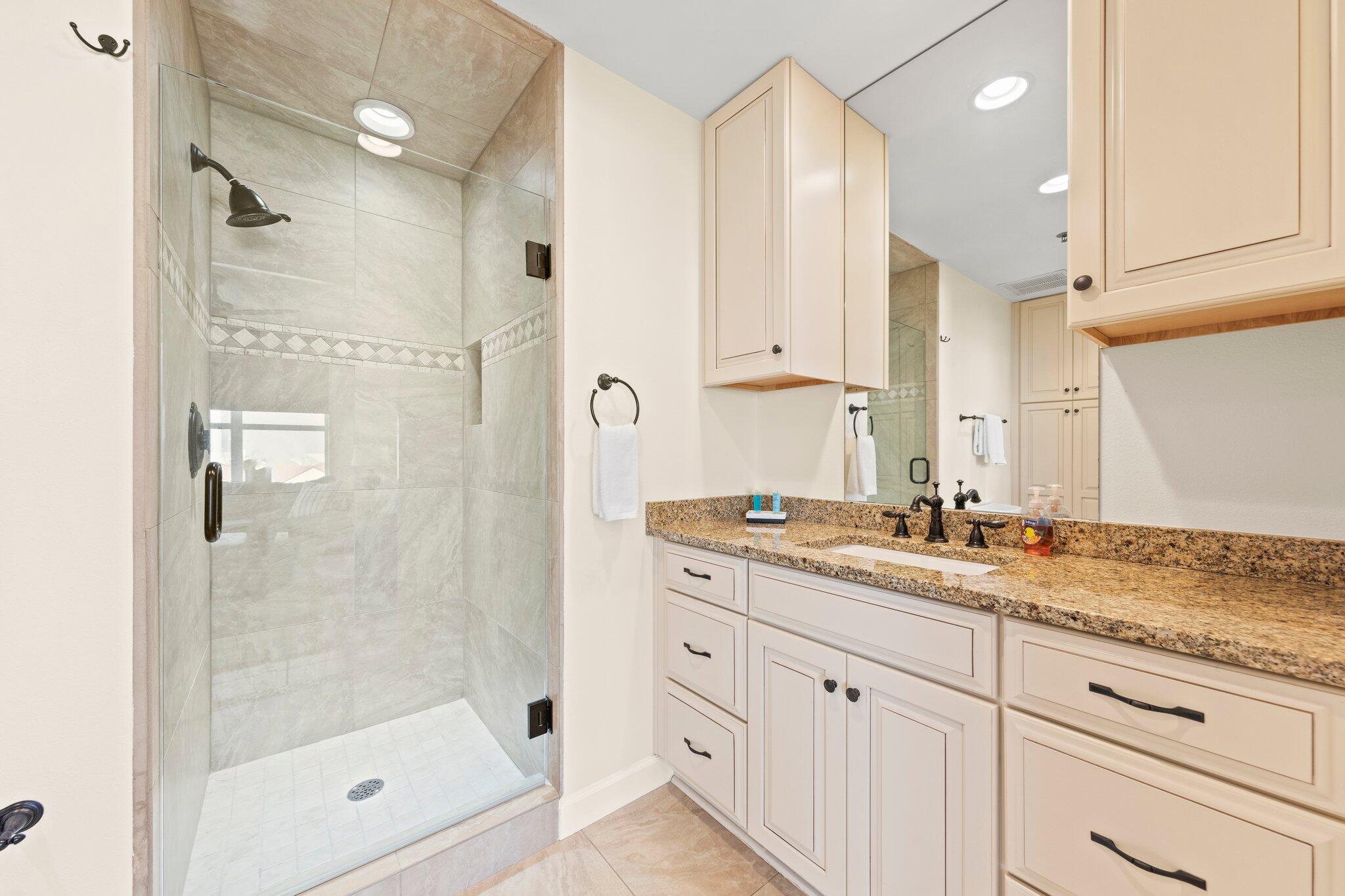 PALM COURT YACHT CLUB - Residential