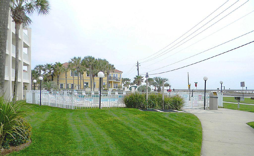 MARAVILLA CONDO 3 - Residential