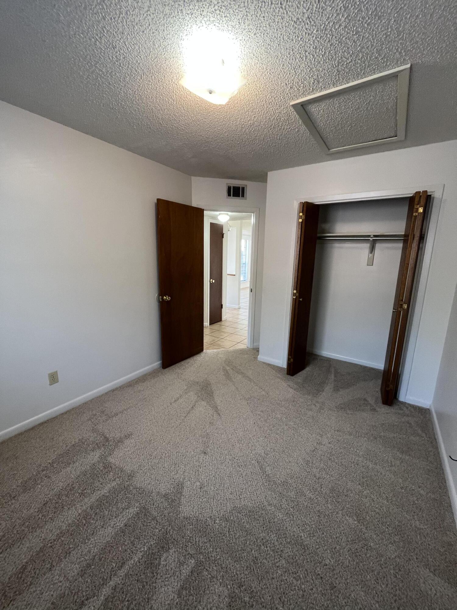 CLASSIC MANOR - Residential Lease