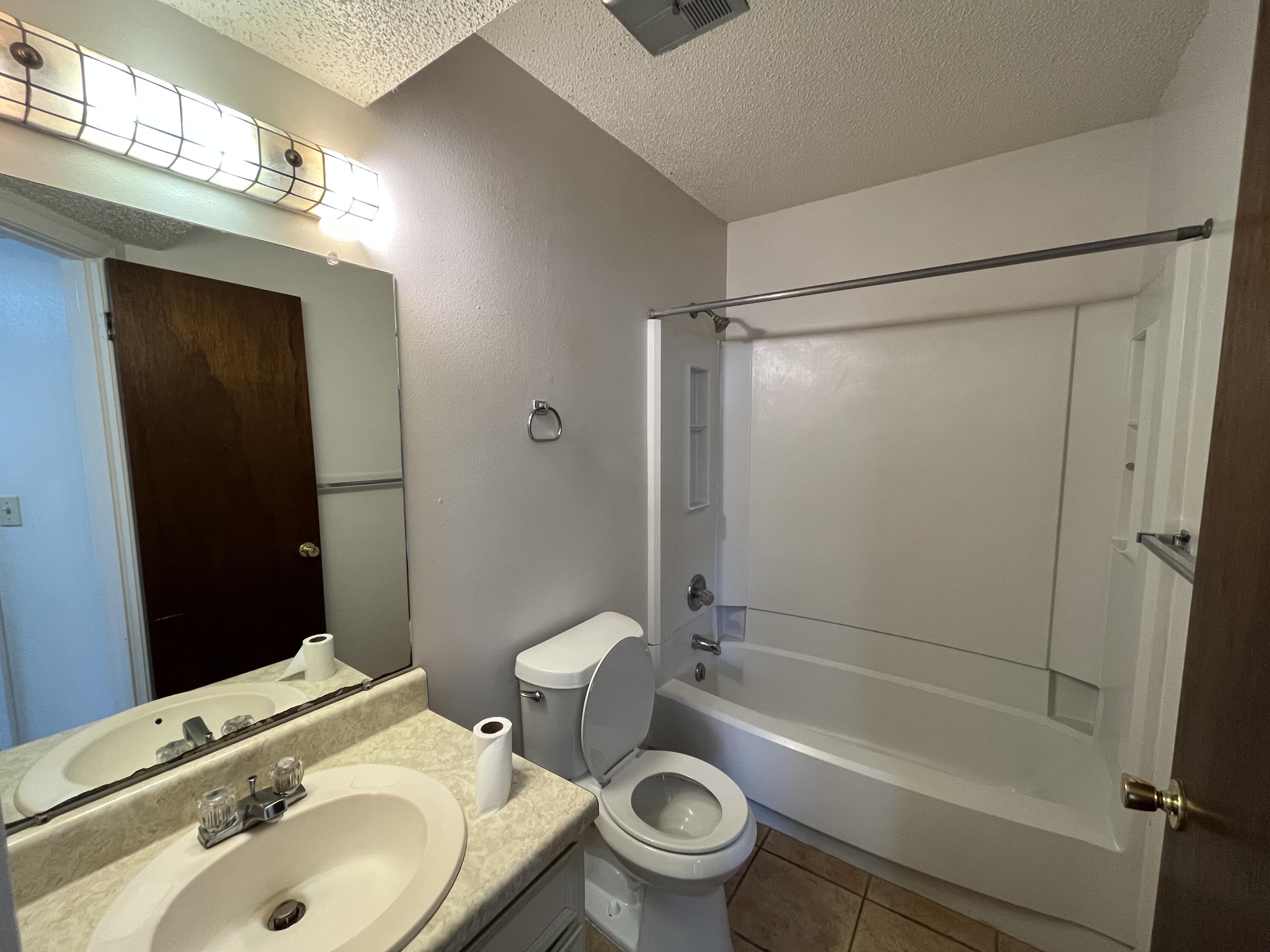 CLASSIC MANOR - Residential Lease