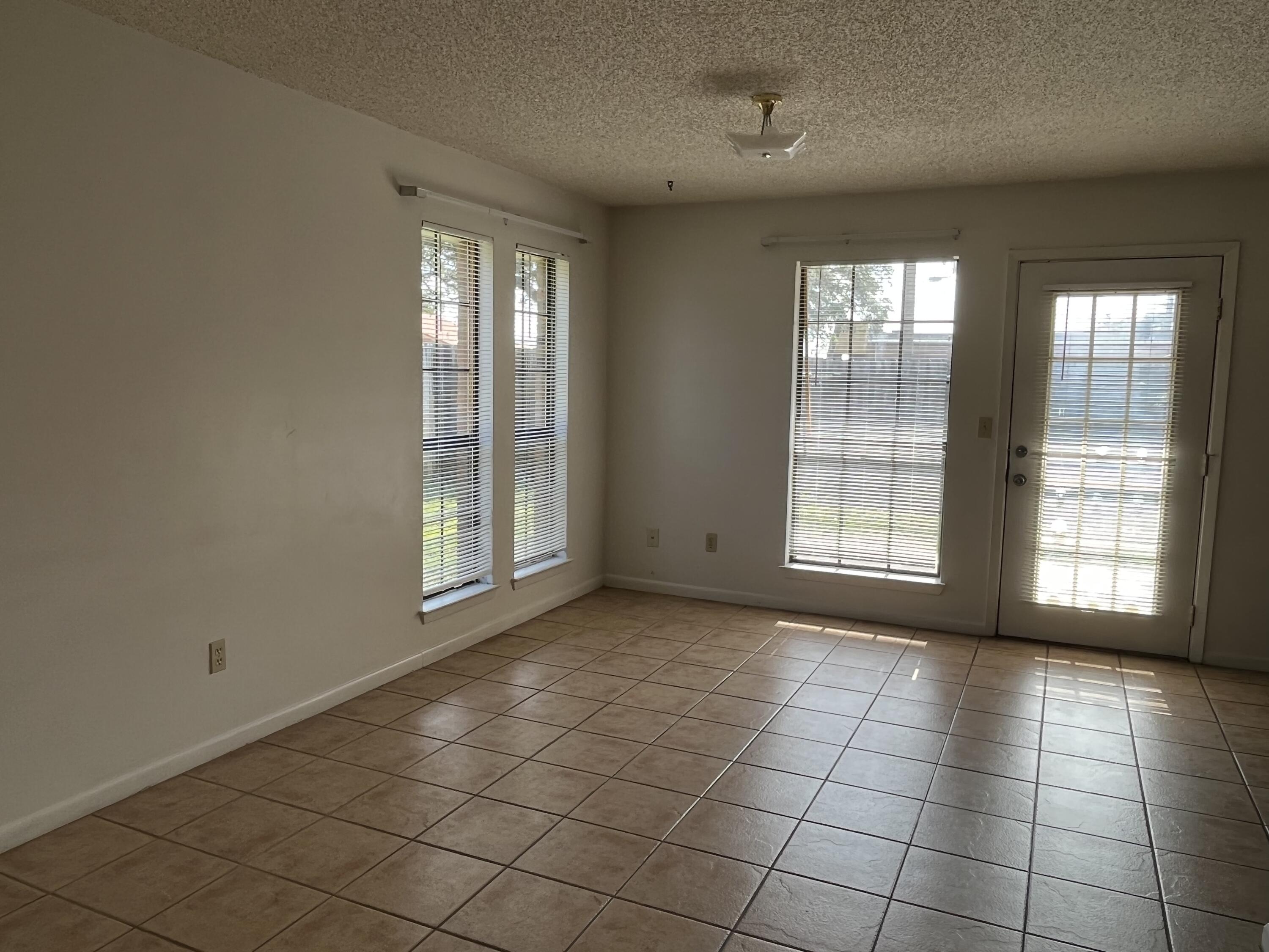 CLASSIC MANOR - Residential Lease