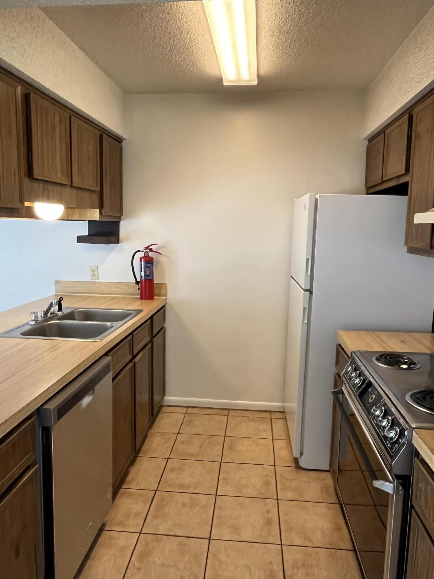 CLASSIC MANOR - Residential Lease