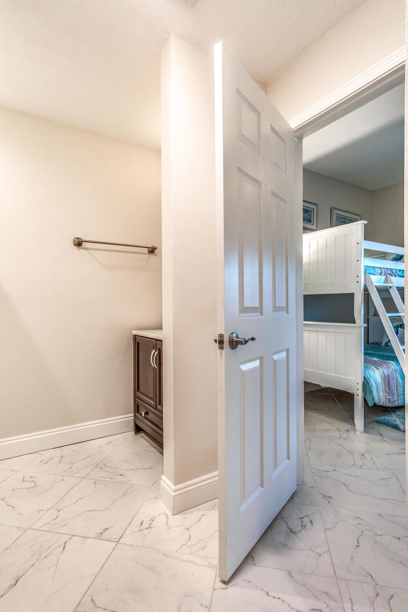 PALM COURT YACHT CLUB - Residential