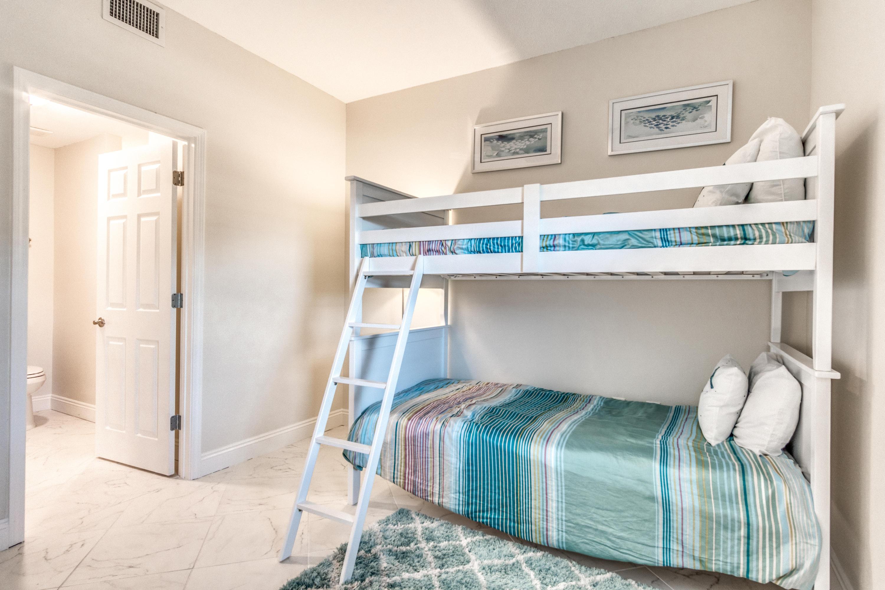 PALM COURT YACHT CLUB - Residential