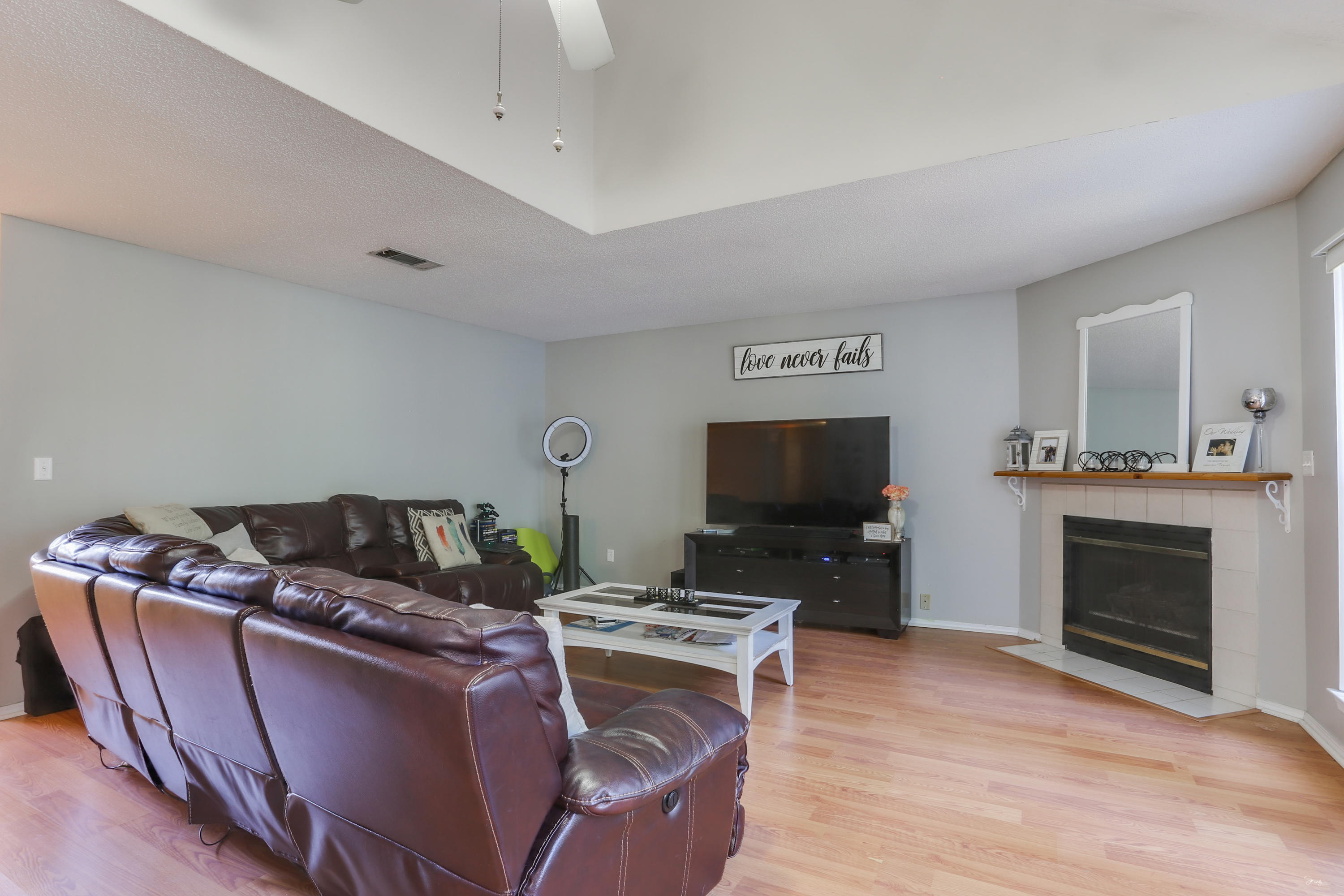 COLLEGE OAKS - Residential