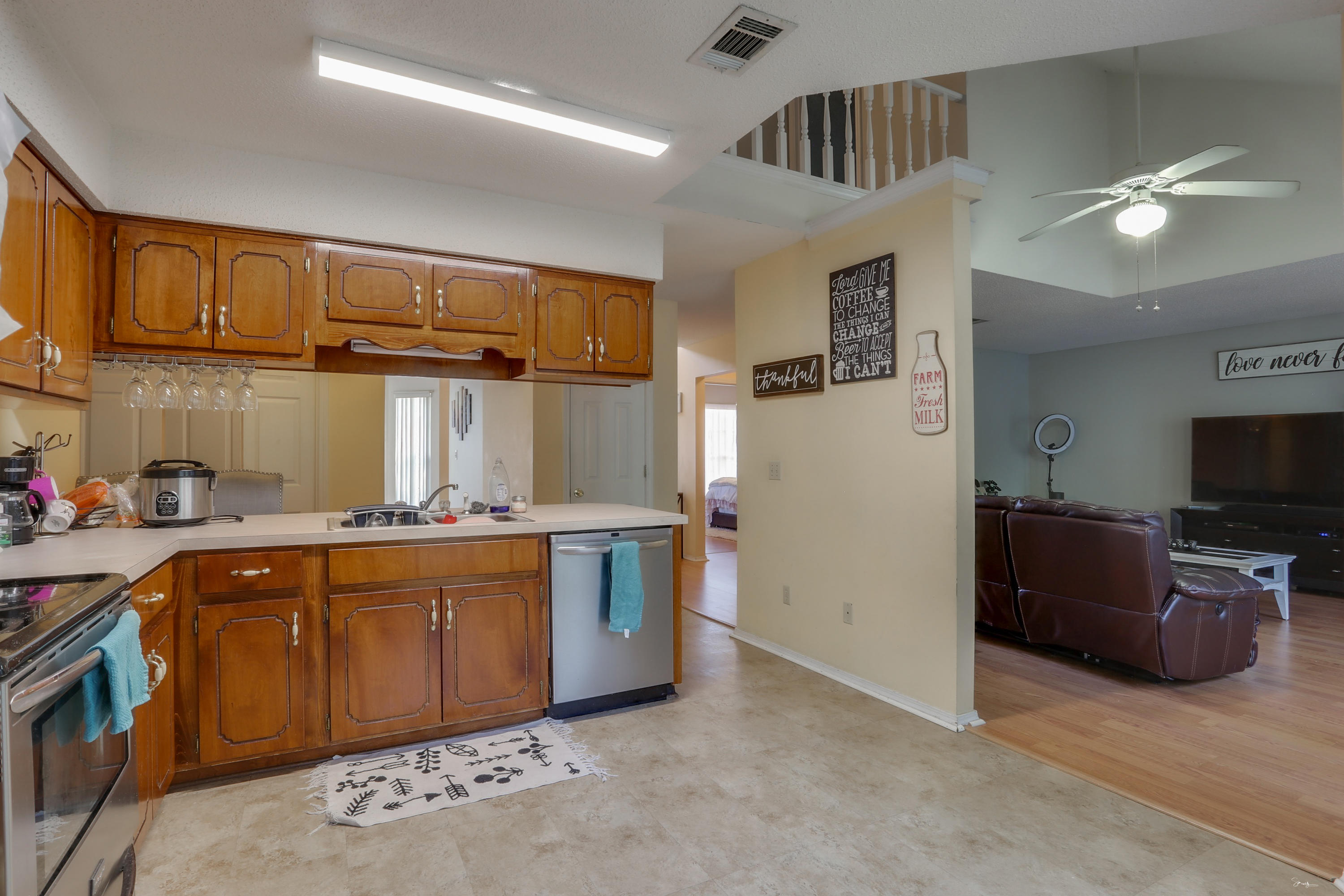 COLLEGE OAKS - Residential