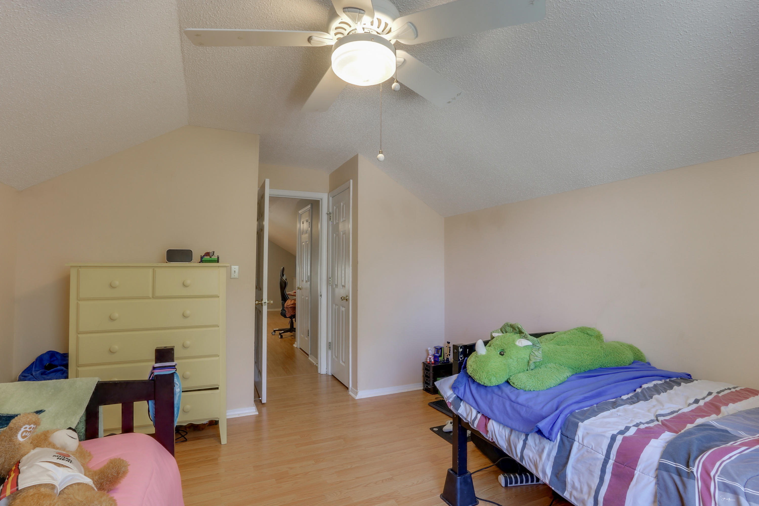 COLLEGE OAKS - Residential