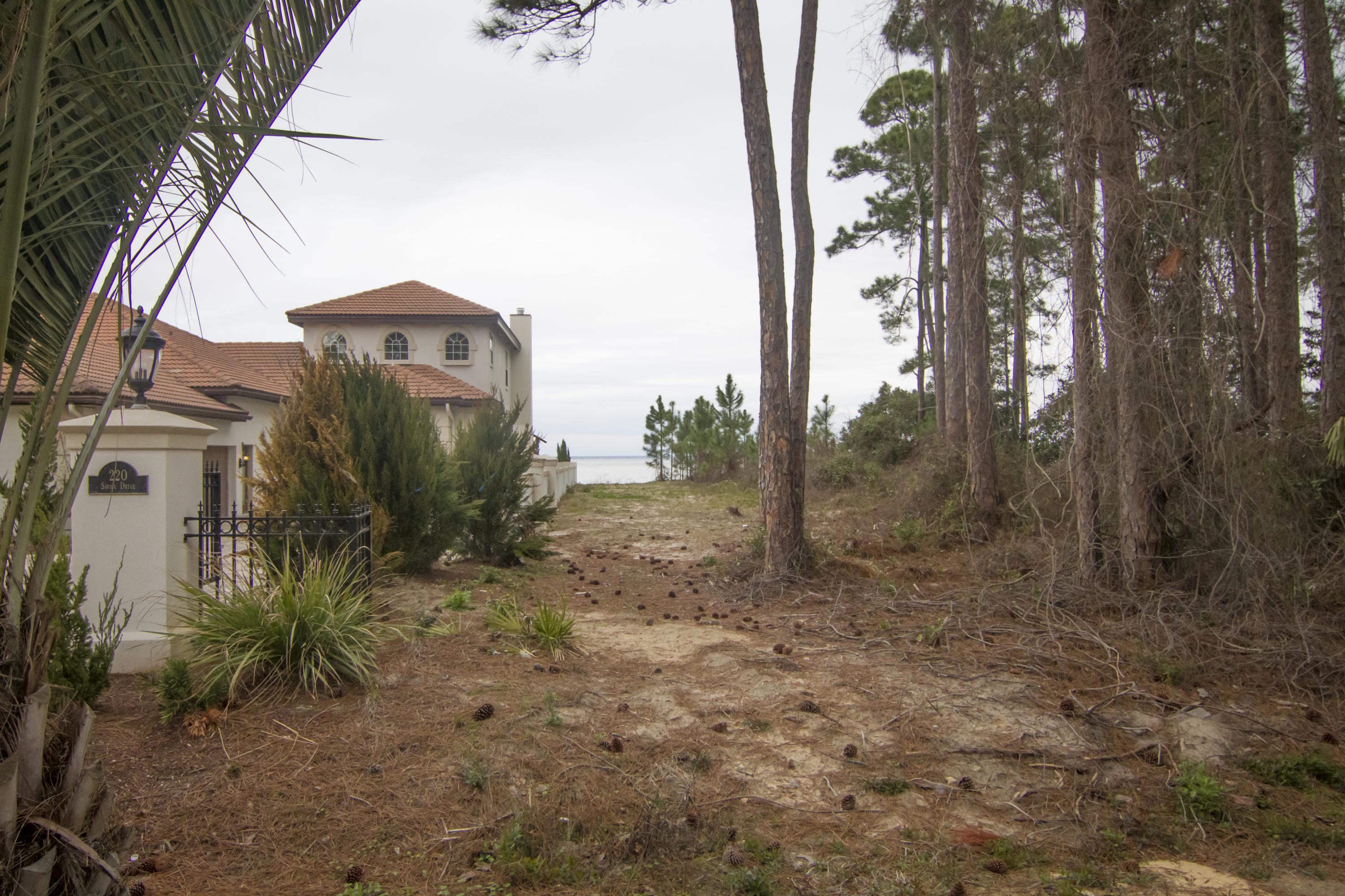 HOLIDAY SHORES ESTATES - Land