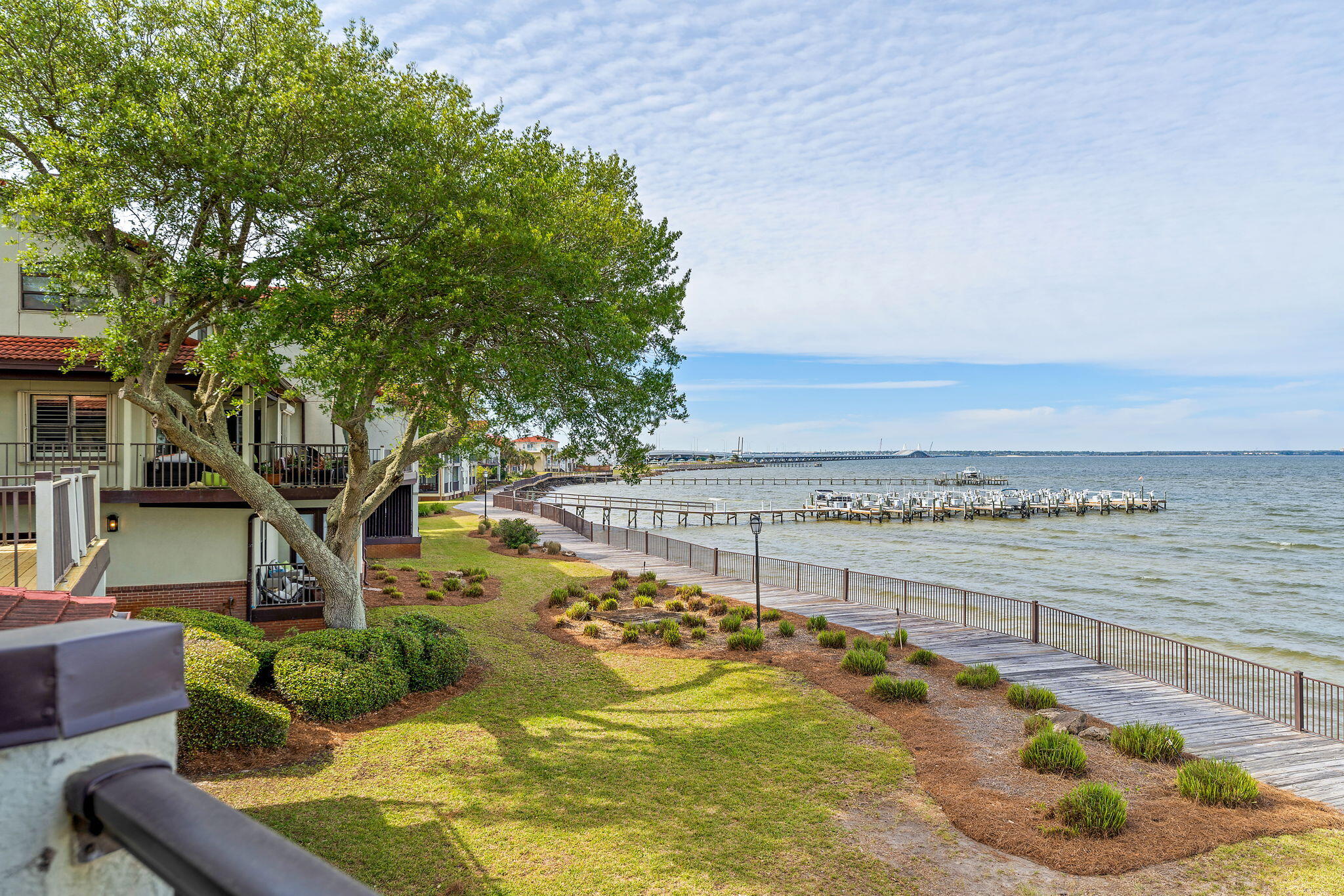 BAYBRIDGE CONDO - Residential