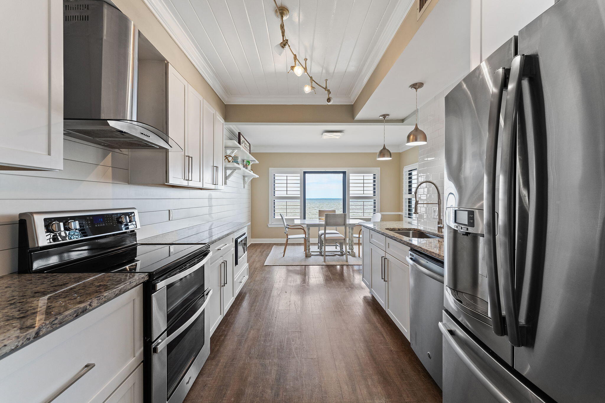 BAYBRIDGE CONDO - Residential